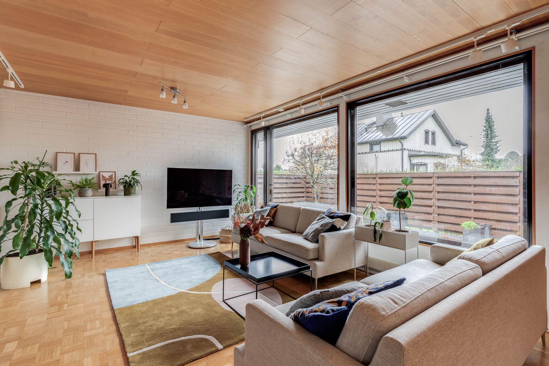 Unilukkarintie 2-4, Itä-Pakila, Helsinki