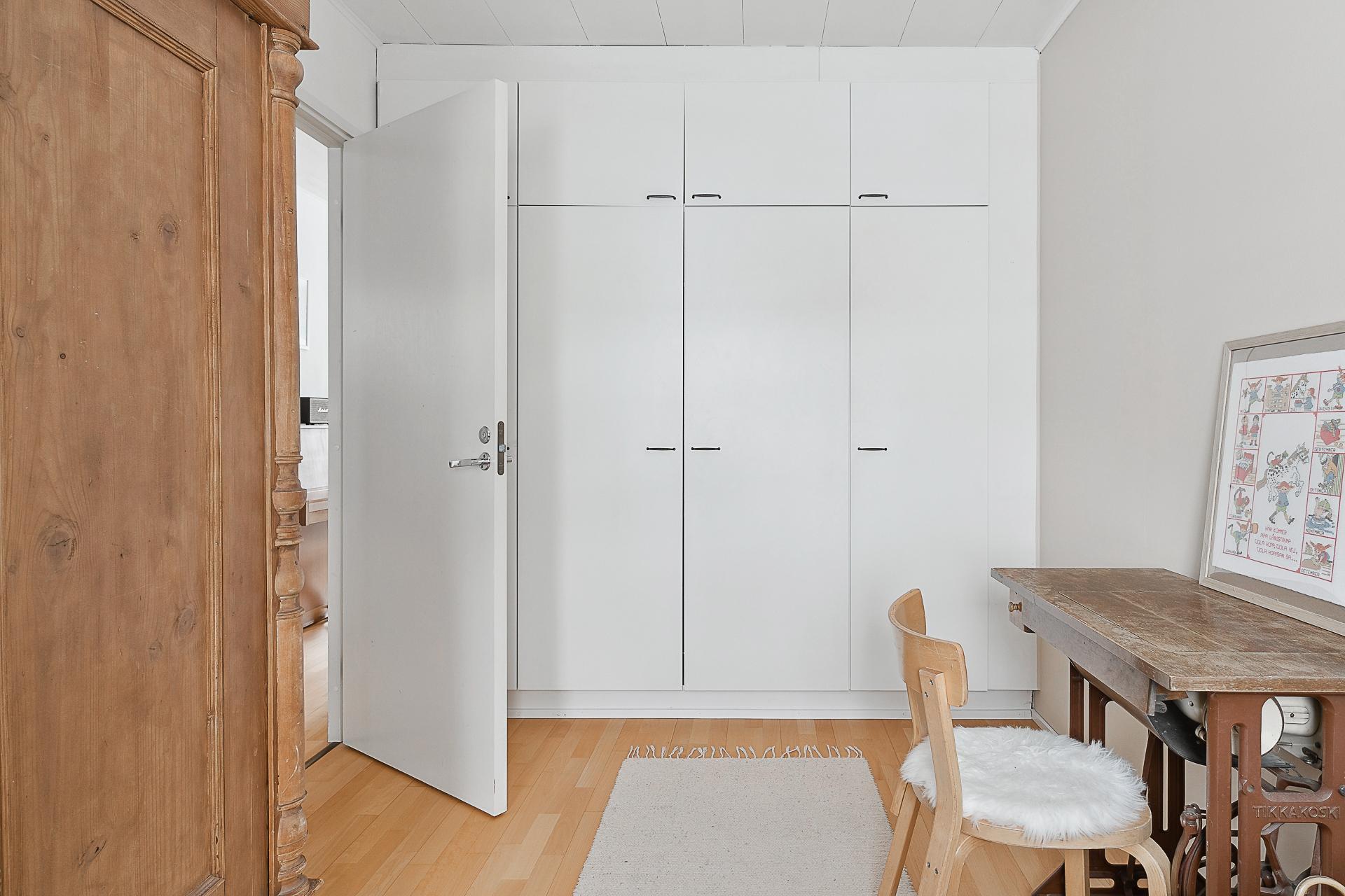 Makuuhuone 2 kaapistot