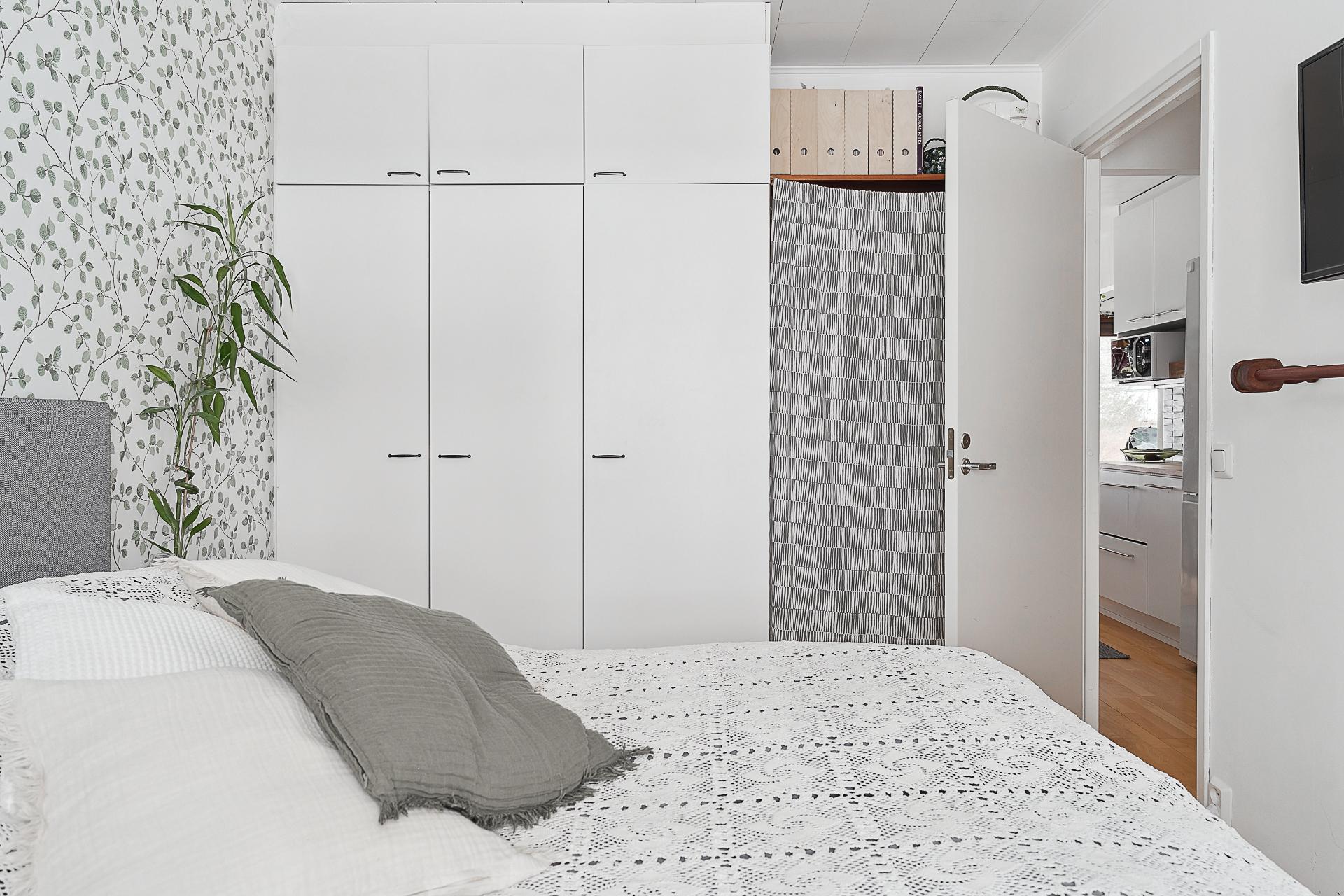 Makuuhuone 1 kaapistot