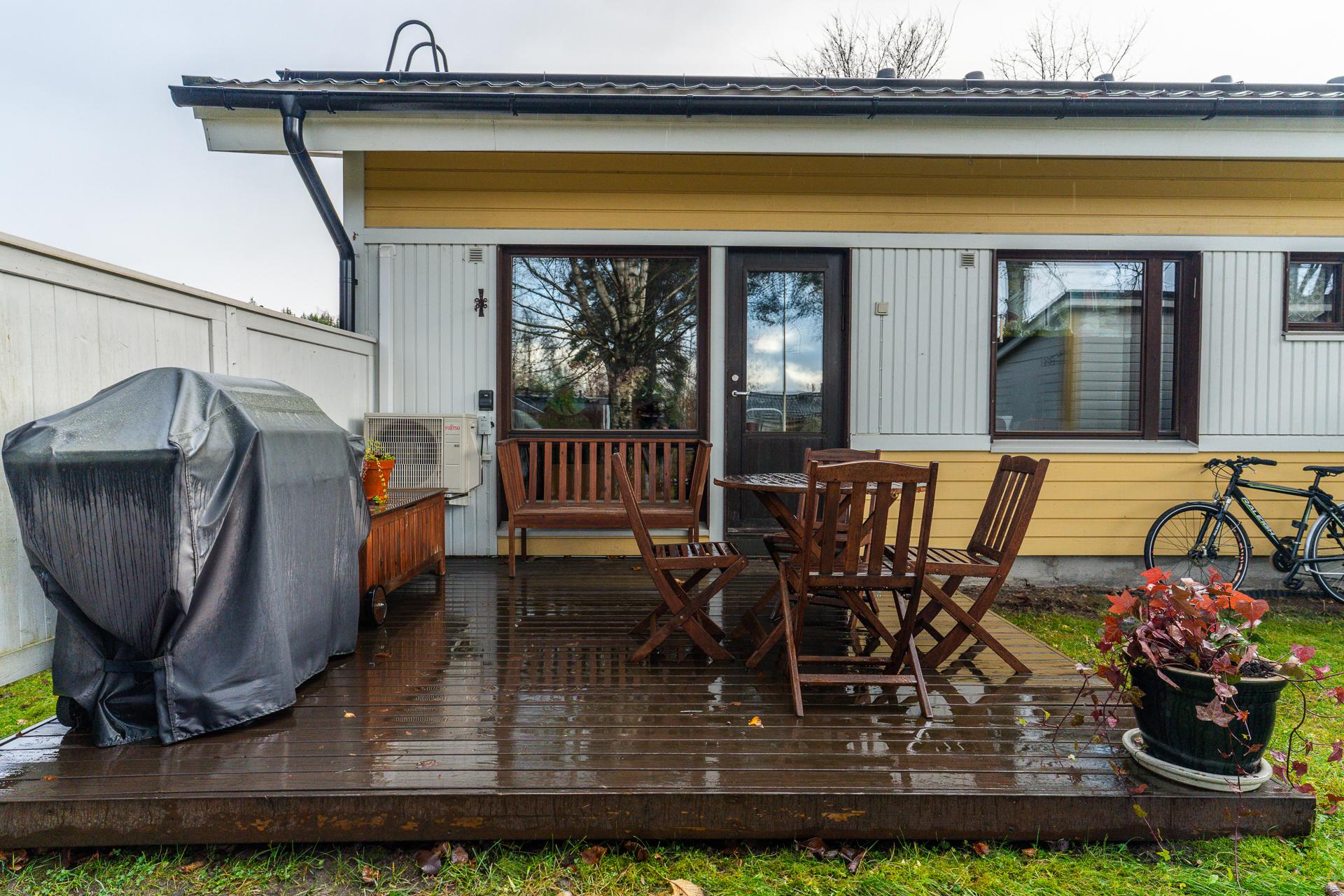 Oleskelupihan terassi