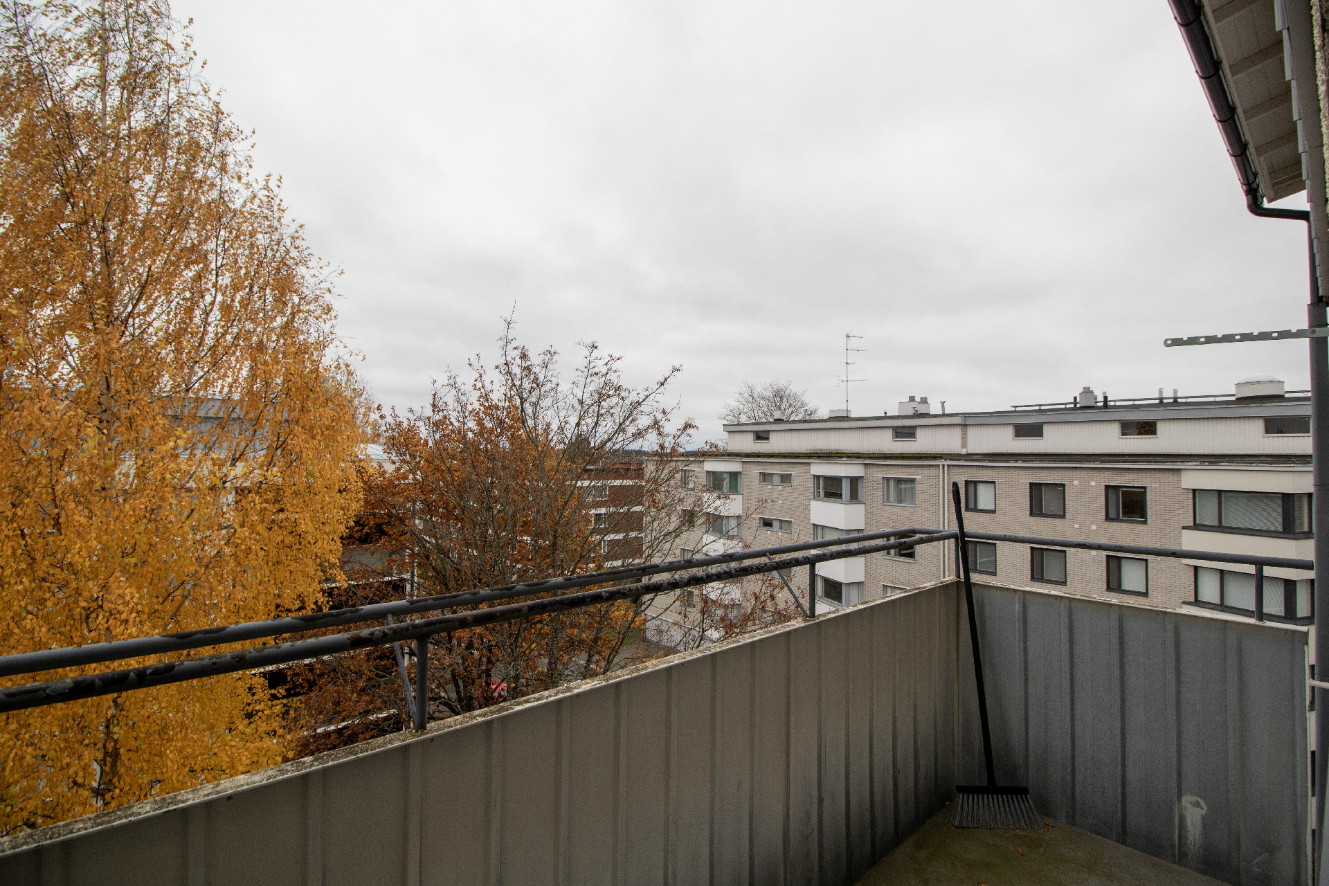 Parveke, näkymä kaakkoon.