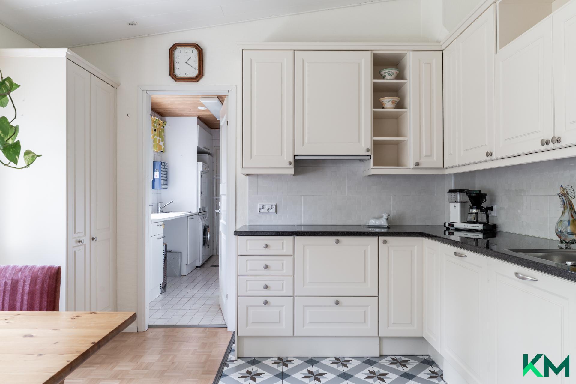 Hirsikalliontie 16, Laaksolahti, Espoo