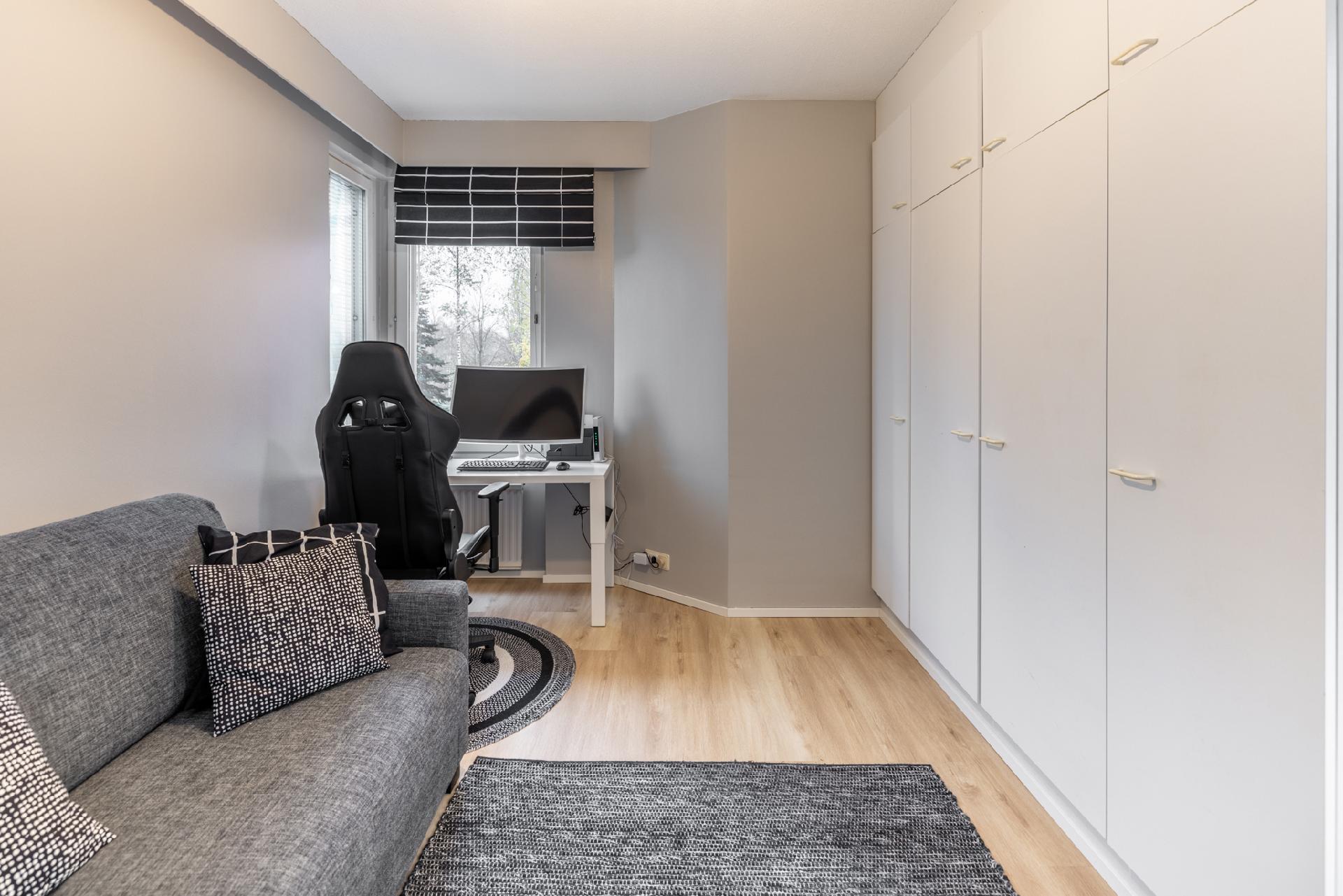 yläkerran makuuhuone