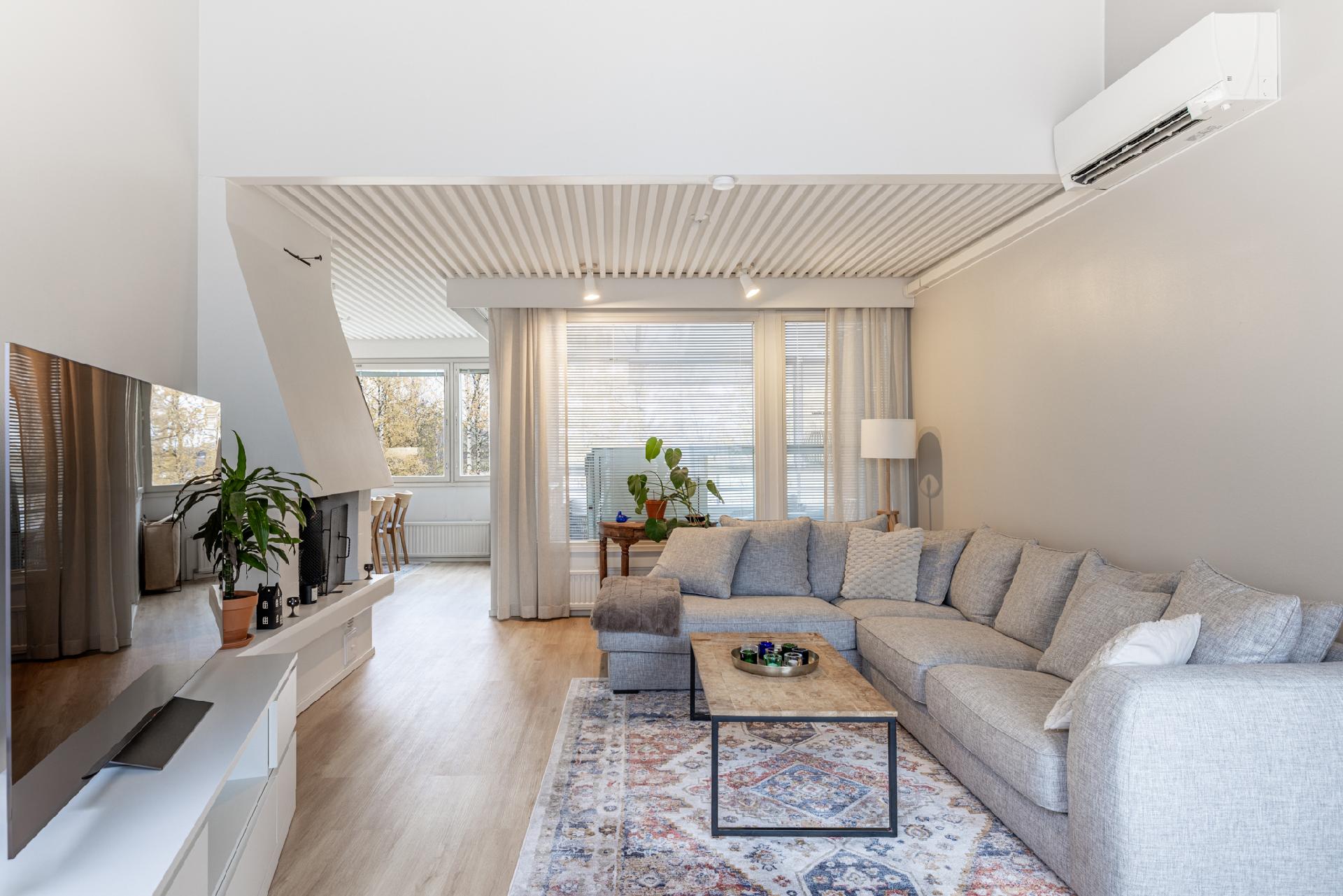 olohuone (yläkerrassa)