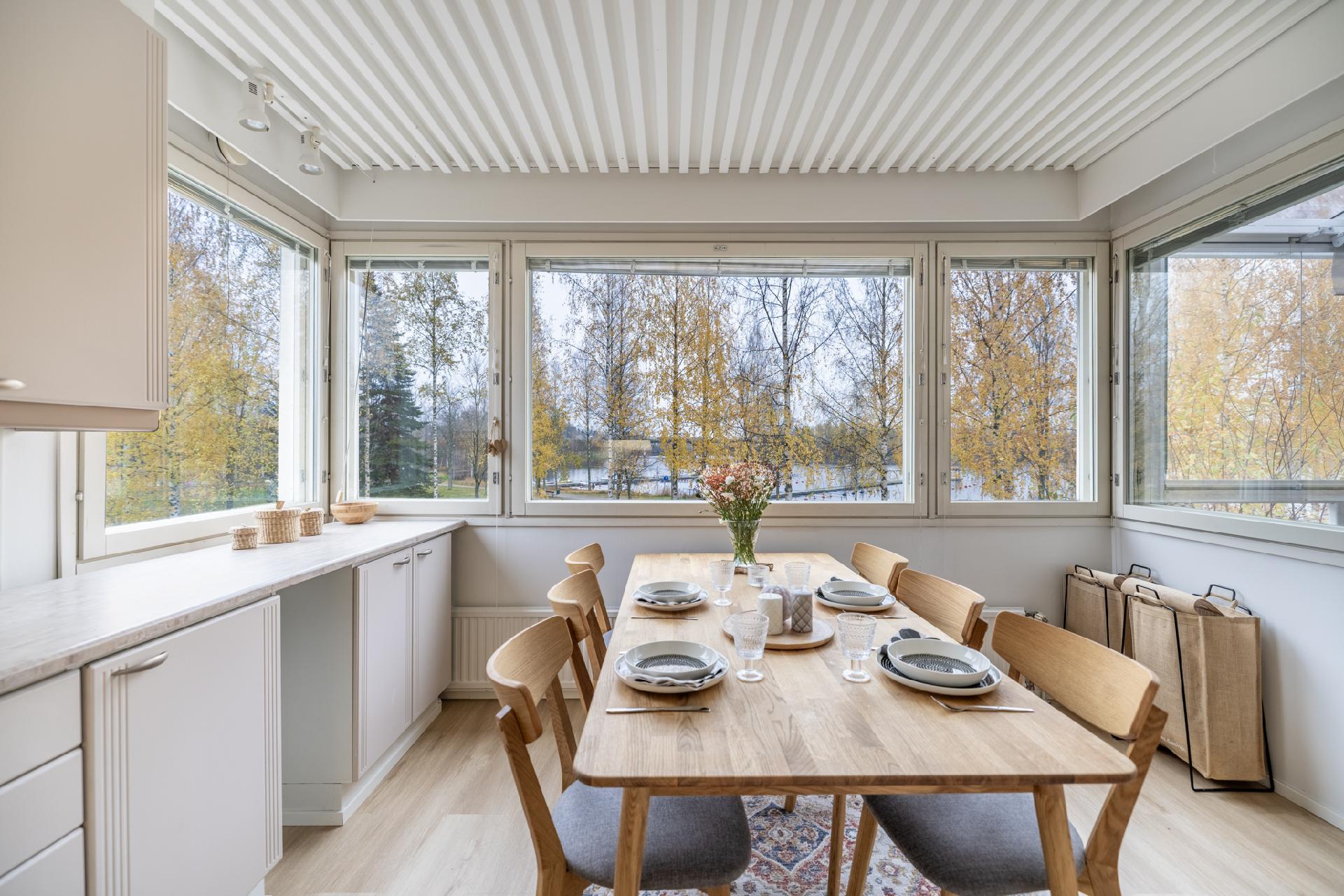 ruokailutila (yläkerrassa)