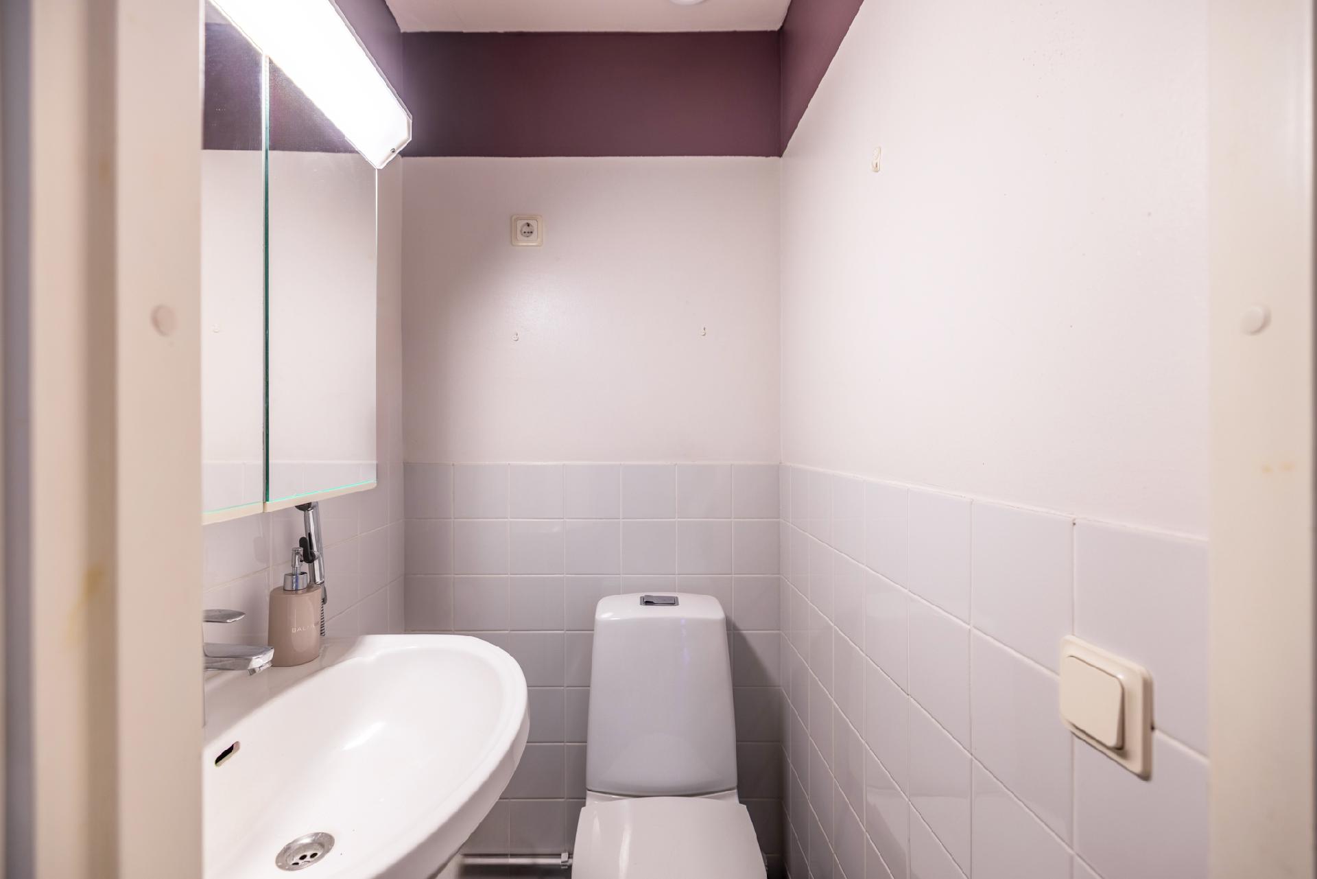 erillinen wc (alakerrassa)