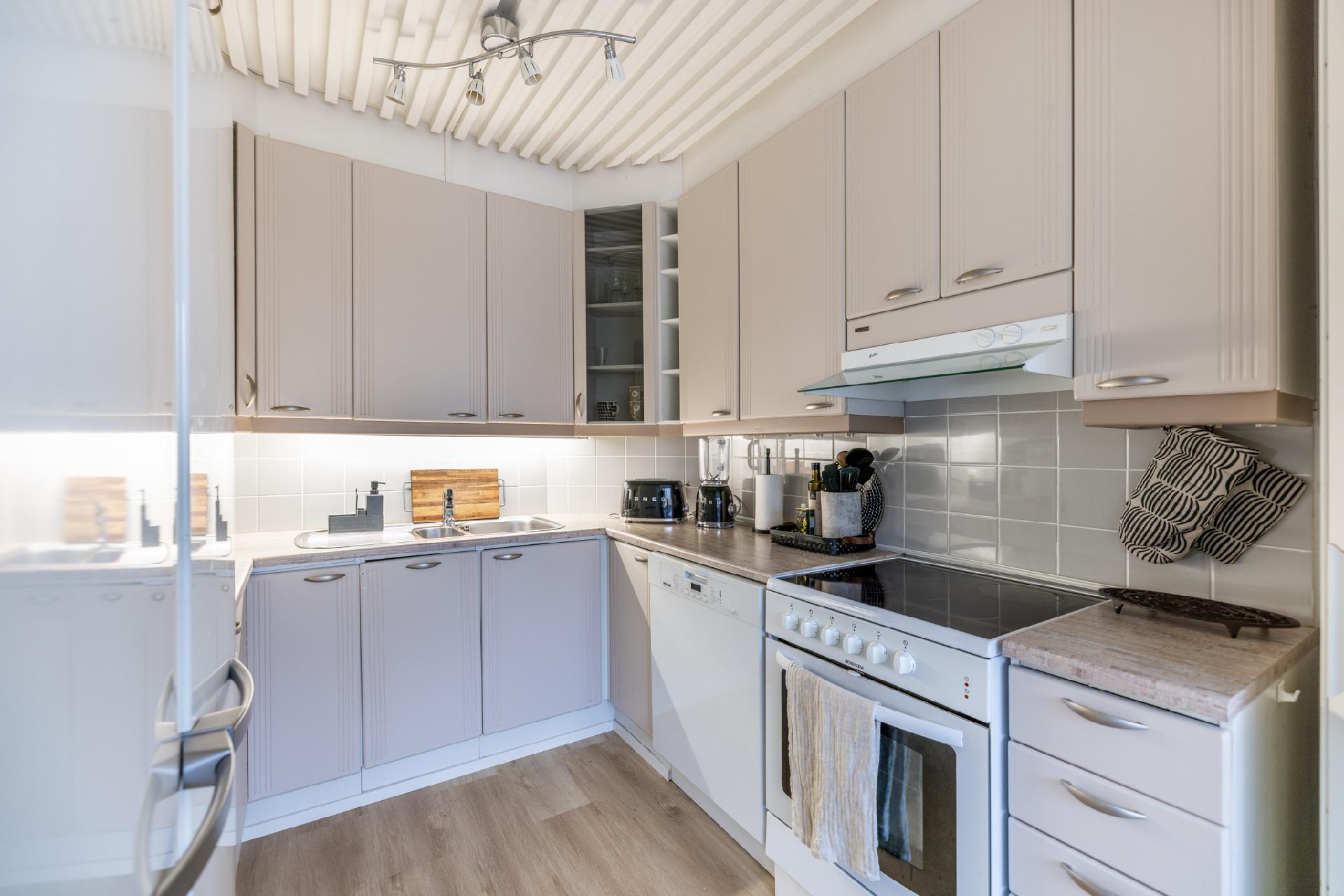 keittiö (yläkerrassa)