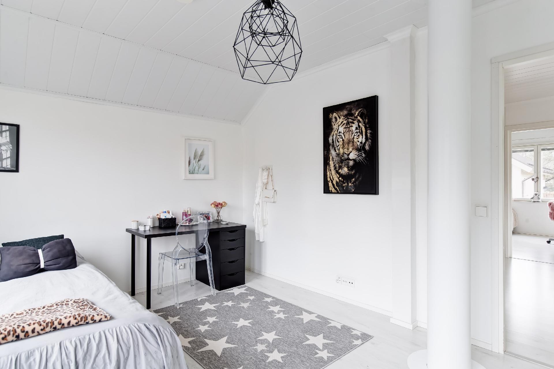 Yläkerran makuuhuone 1