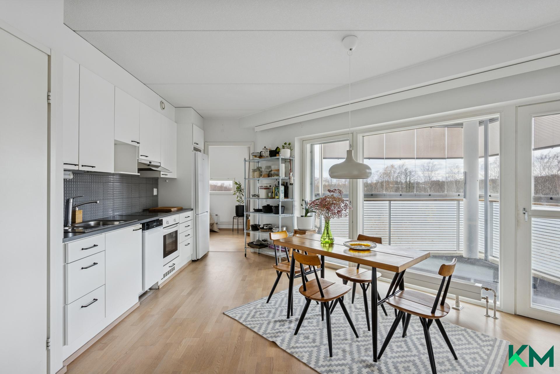 Keittiö ja ruokailutila