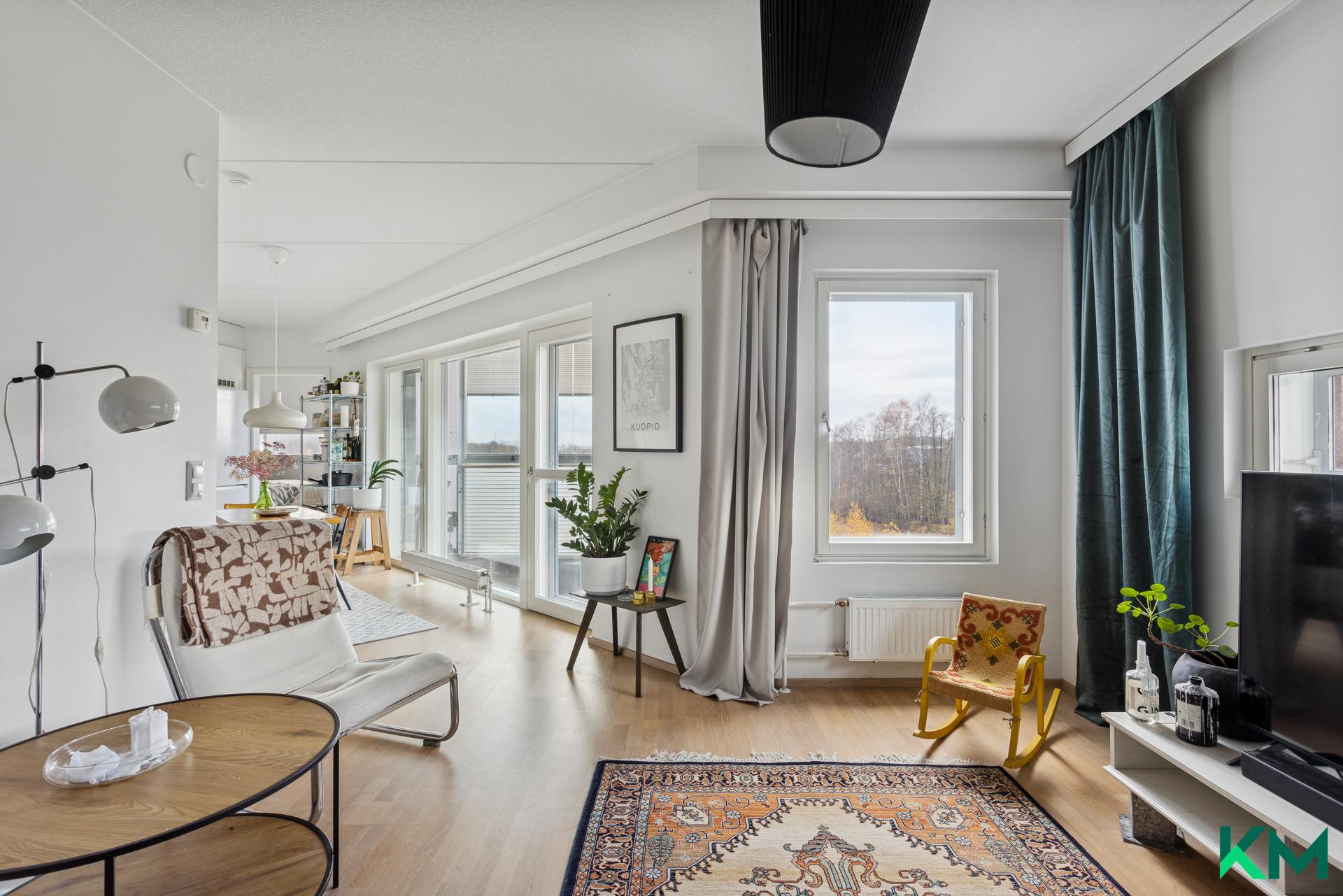 Olohuoneesta käynti keittiöön