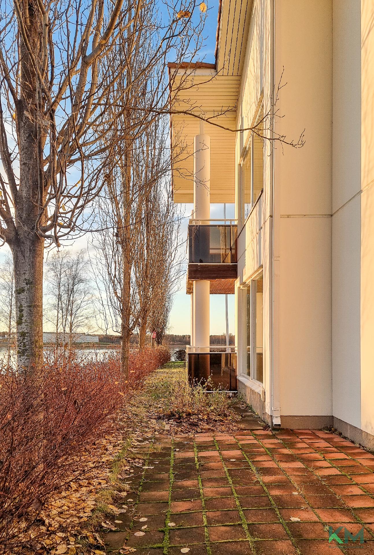 Syksyn kuulautta kiviseinissä