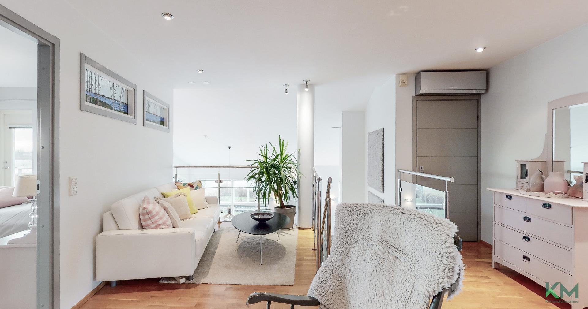 Yläkerran oleskelutila