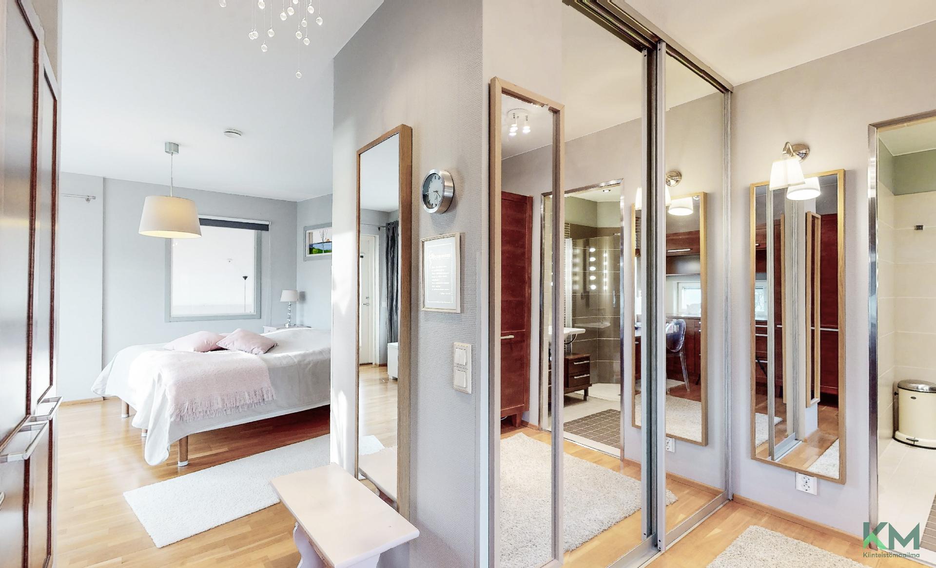 Ylellisesti säilytystilaa