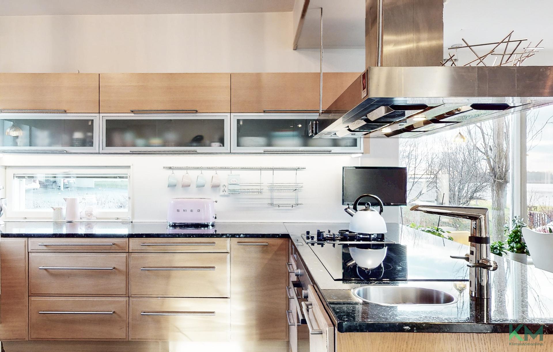 Hyvät työtilat ja laskutilat ovat kivitasoa