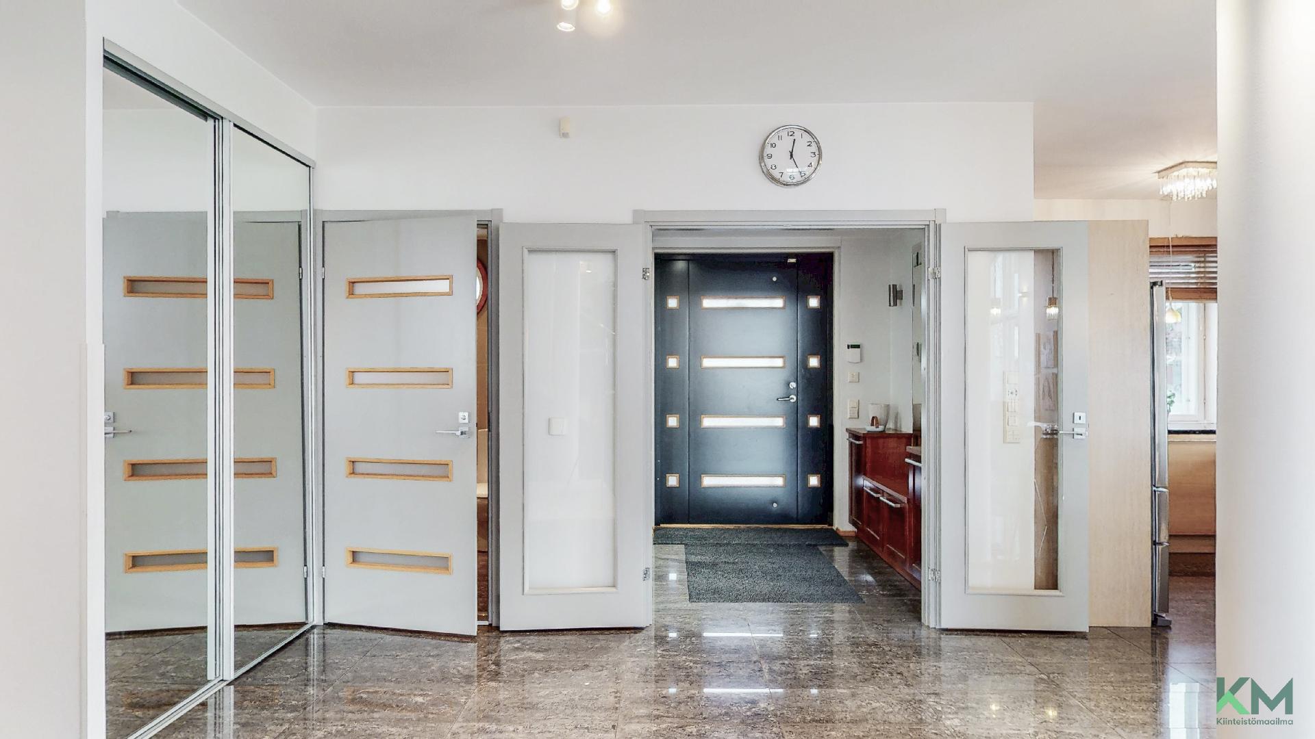 Aulatilassa on hyvät säilytystilat