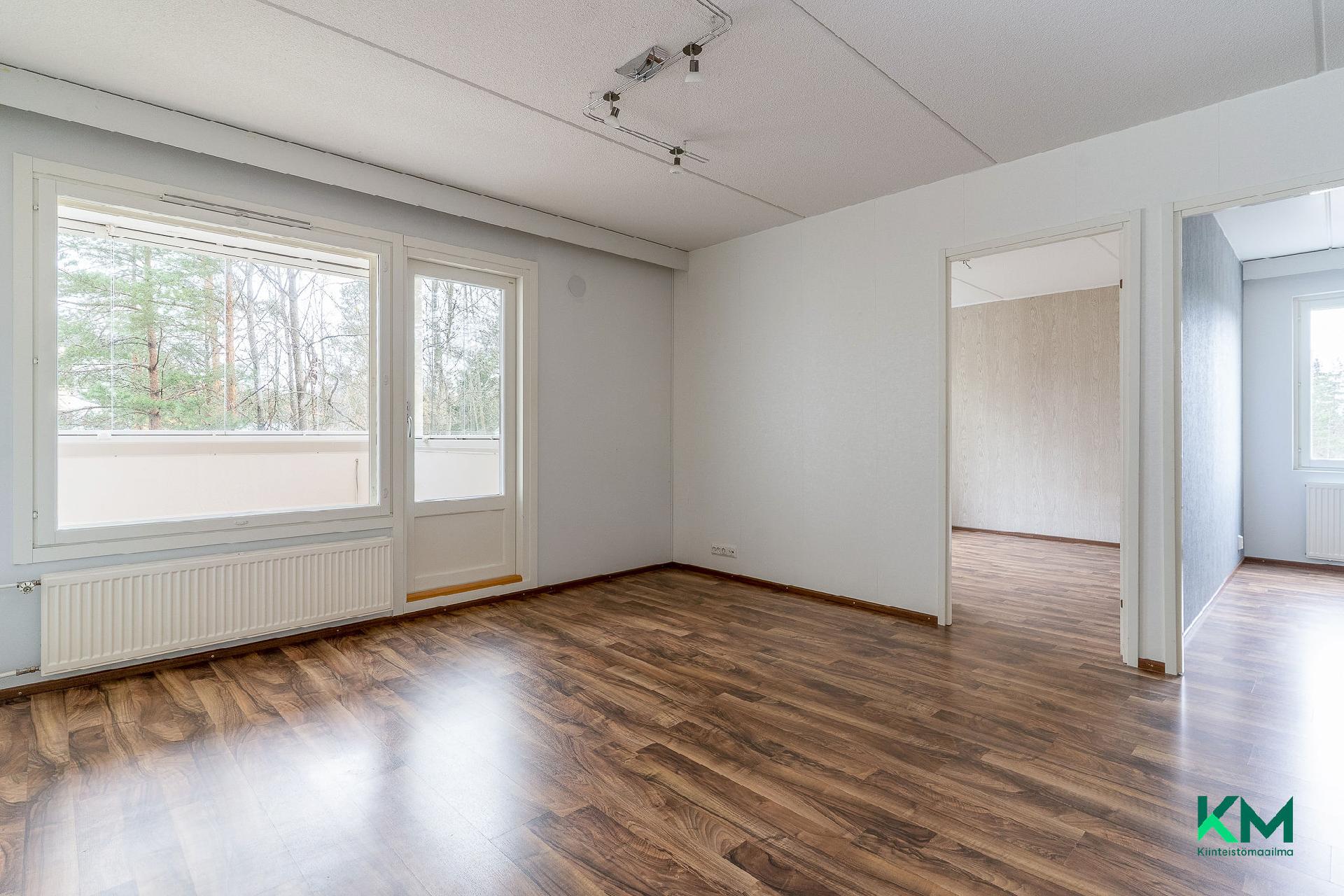 Kulmahuoneistoon valo tulvii kauniisti