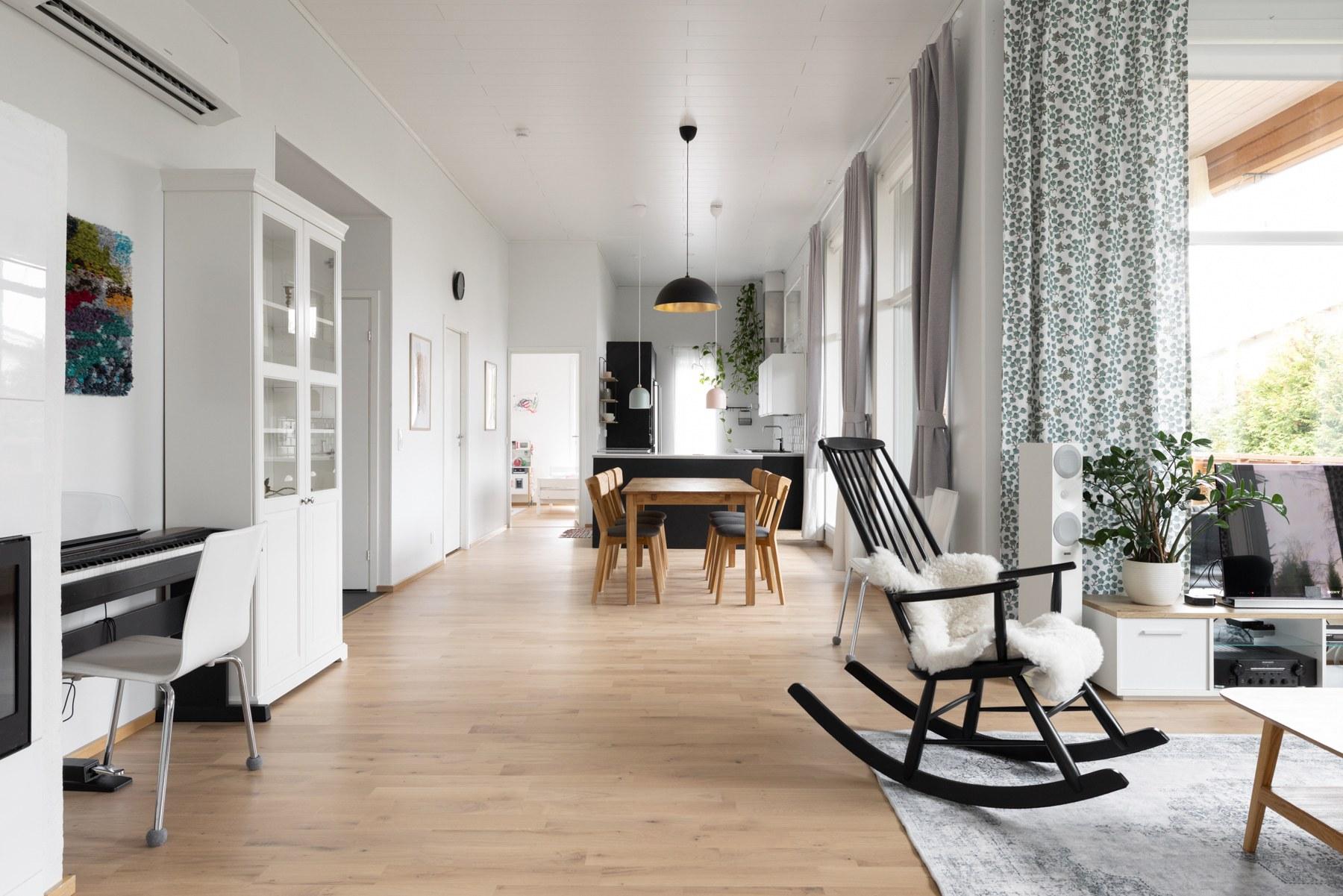 Kaunista ja avaraa tilaa, paljon luonnonvaloa!