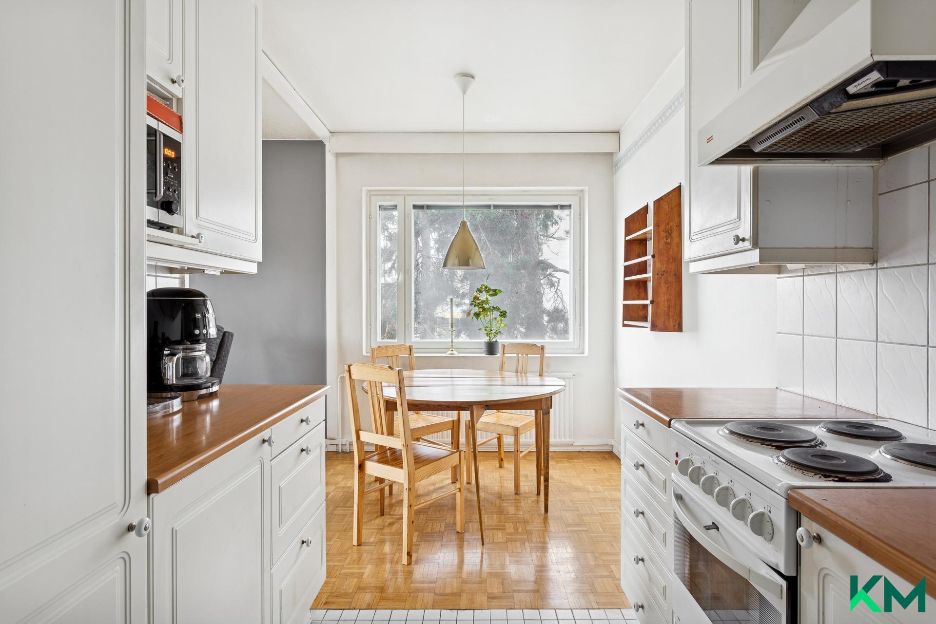 hyvin tilaa kokkailuun