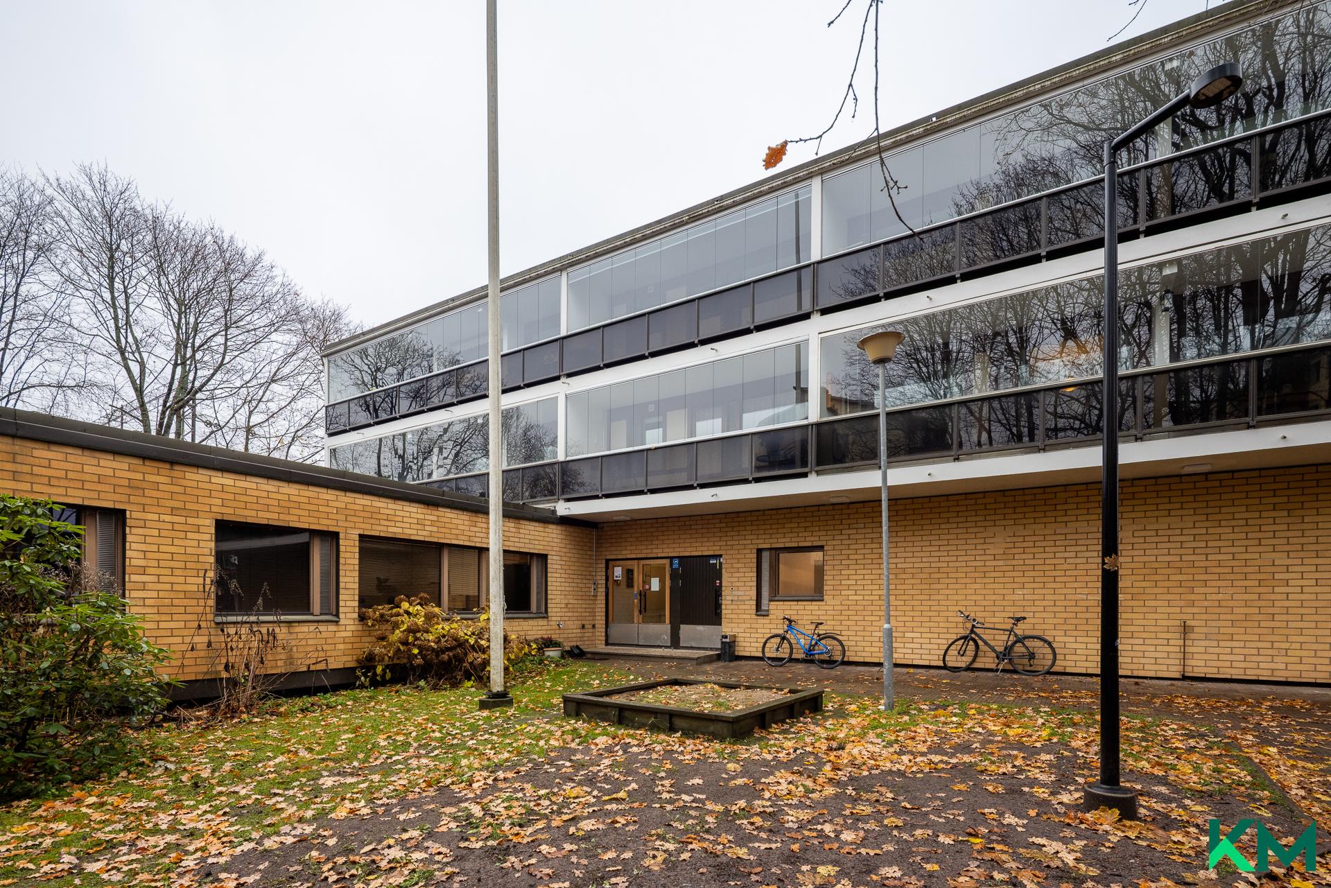 Tunnelitie 2 pihan puolelta 