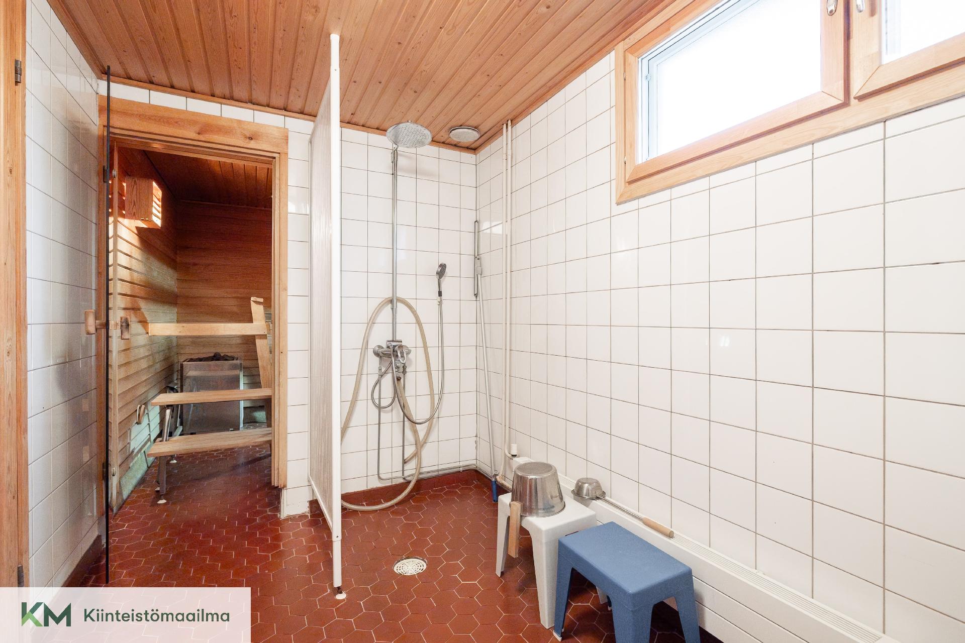 Velhontie 6, Karhuvuori, Kotka