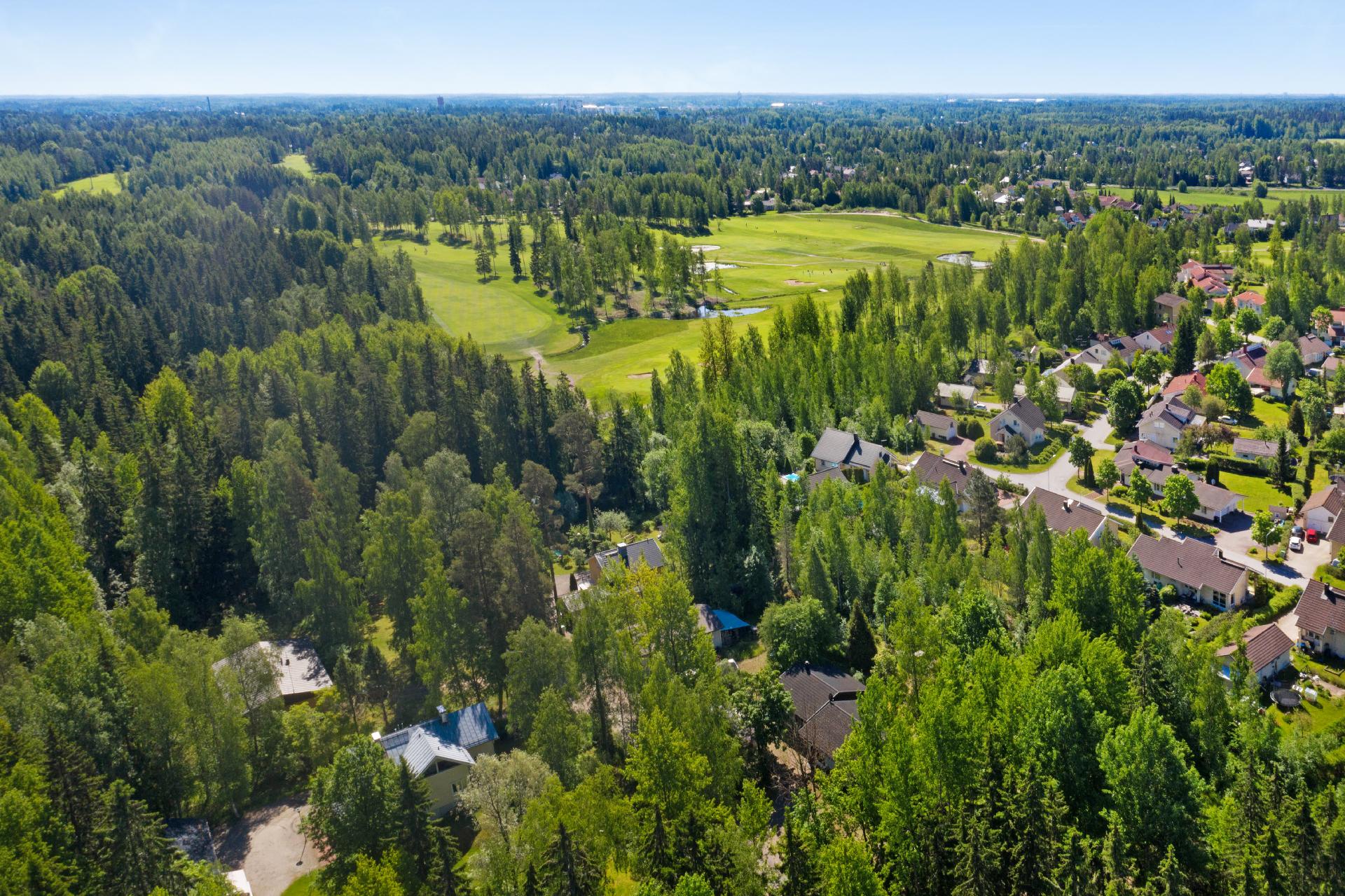 Luonto alkaa ihan talon vierestä. 