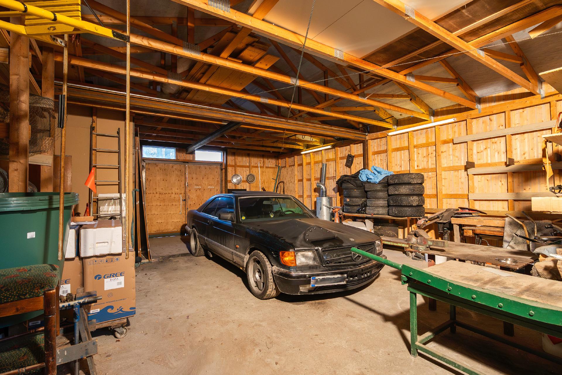 Varastohalli sisältä