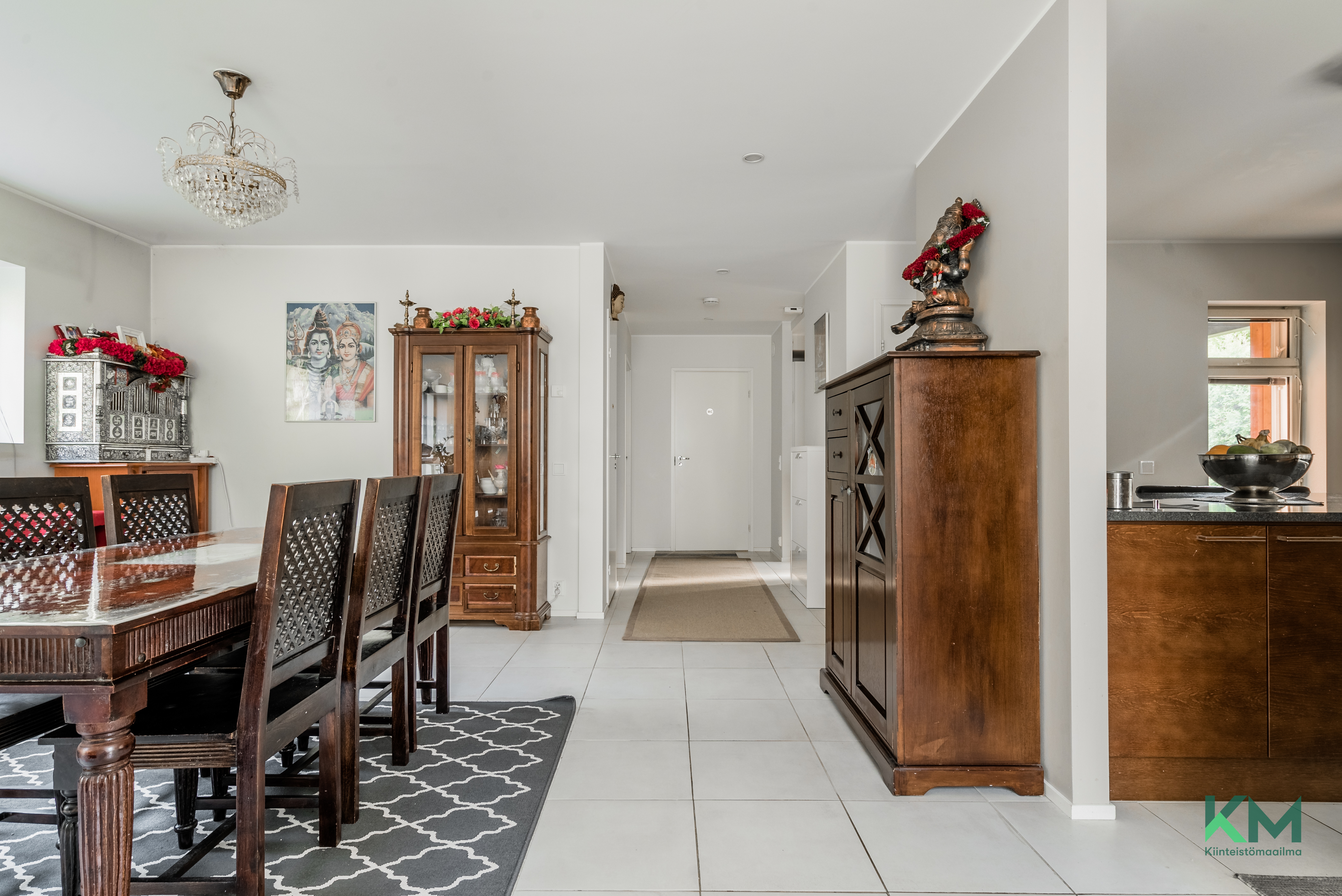 Ruokailutila ja keittiö