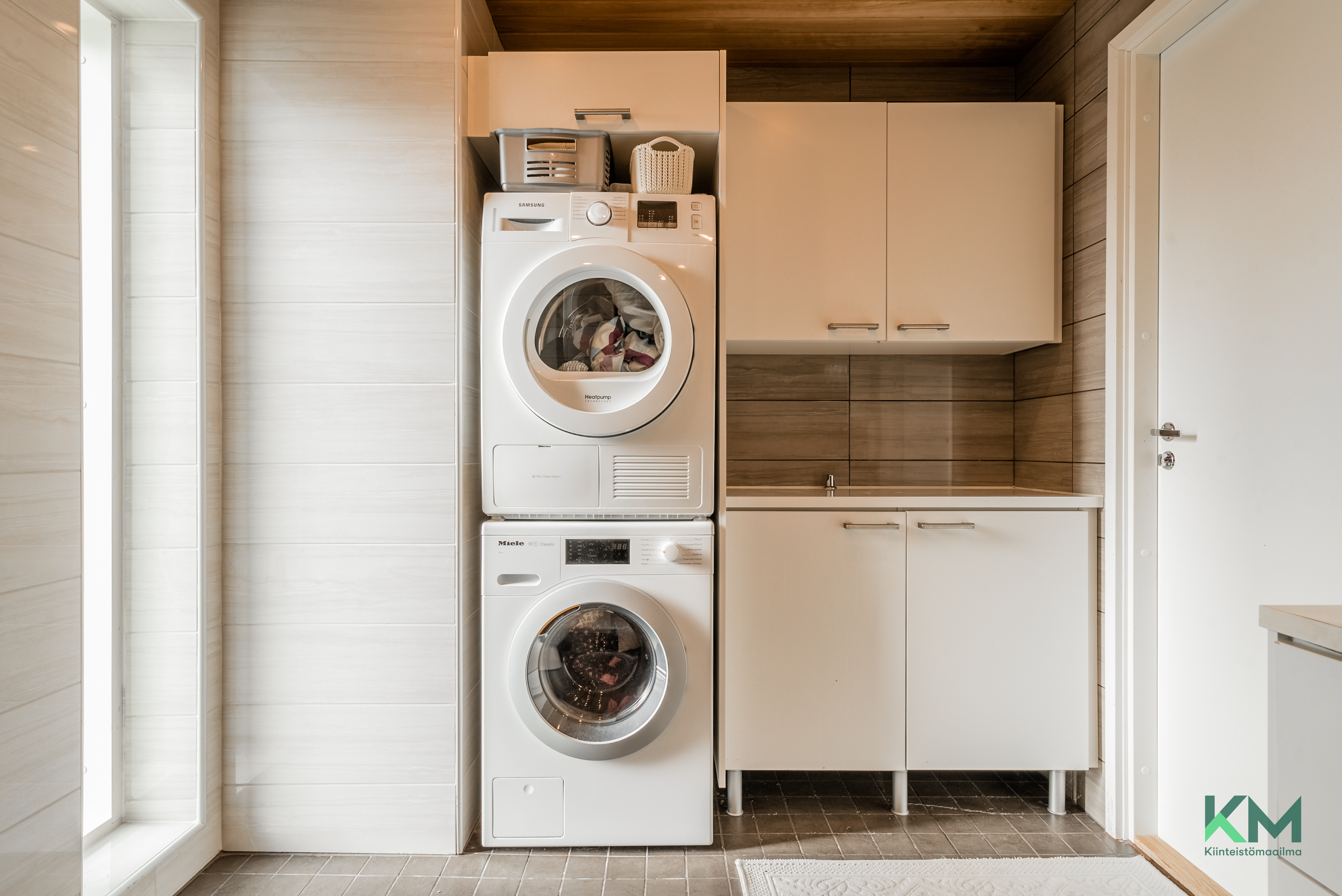 Yläkerran kylpyhuone