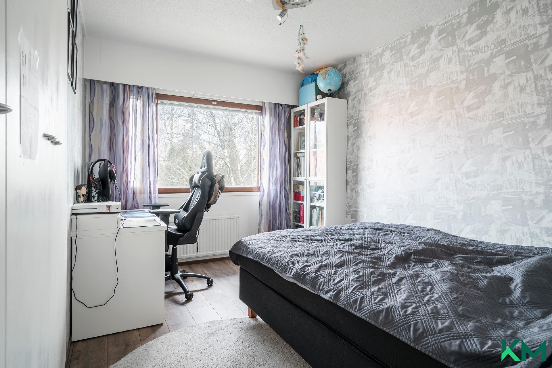 Yäkerran makuuhuone 2