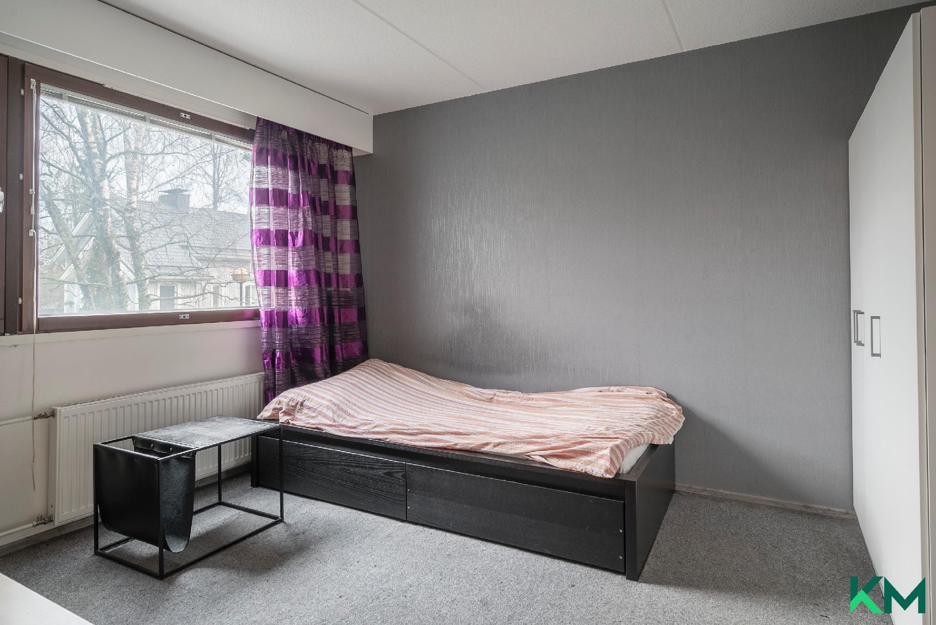 Alakerran makuuhuone