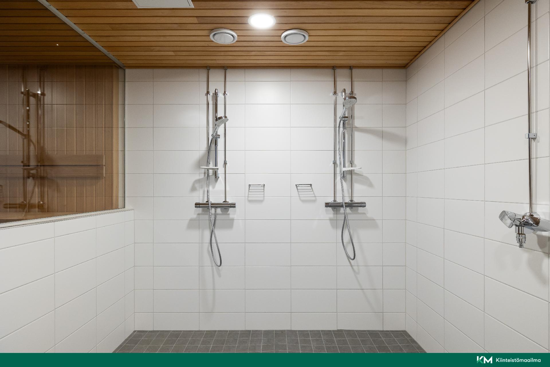 Taloyhtiön saunan suihkutilat