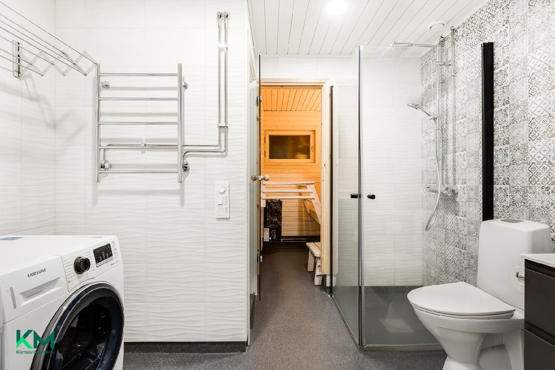 Upea uusi kylpyhuone ja sauna!