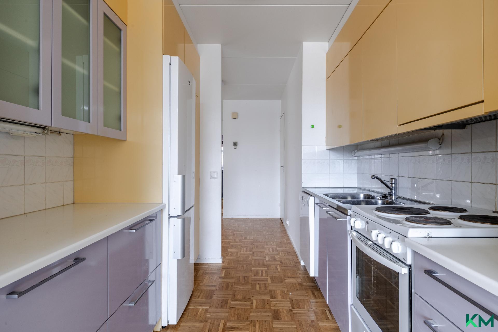 keittiö eteistä kohti