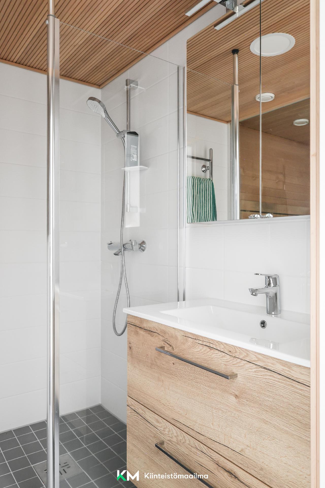 Makslahdentie 22, Laajalahti, Espoo