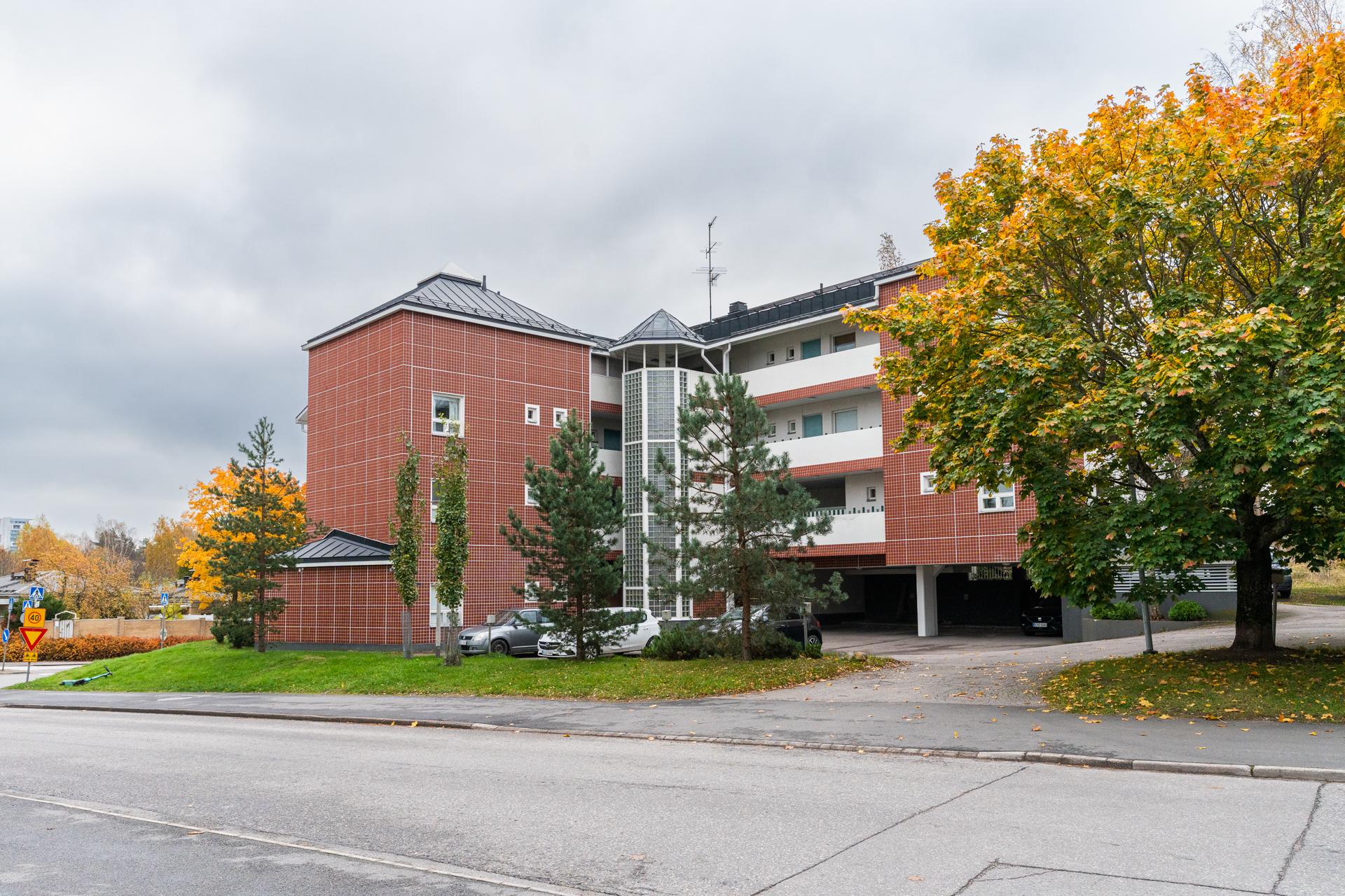 Etuniementie 2, Matinkylä, Espoo