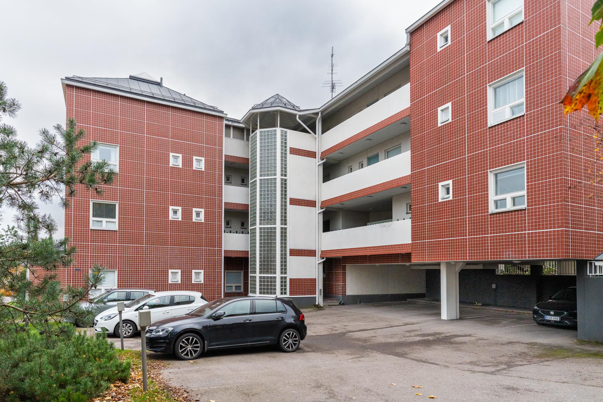 Etuniementie 2, Matinkylä, Espoo