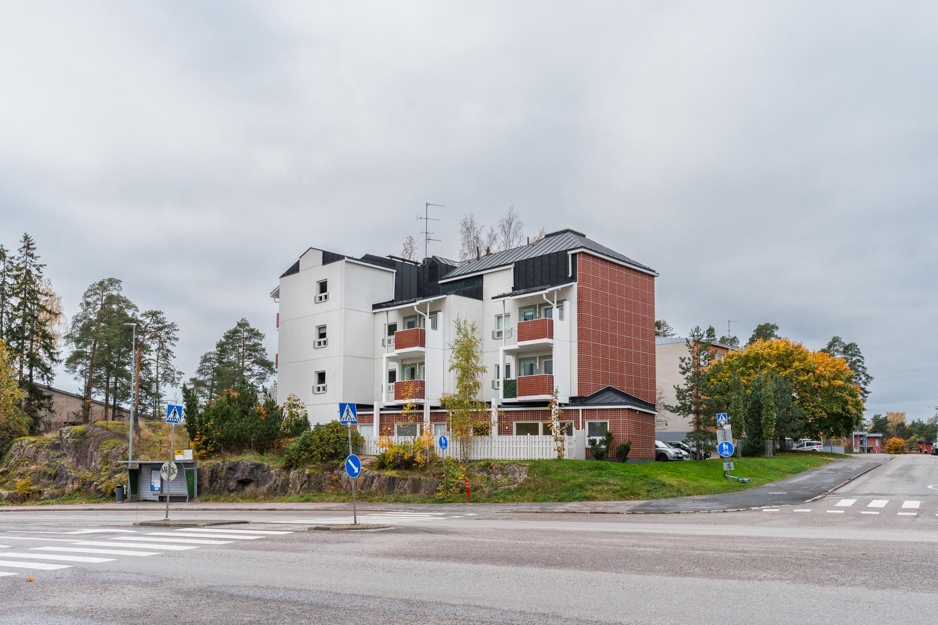 Etuniementie 2, Matinkylä, Espoo