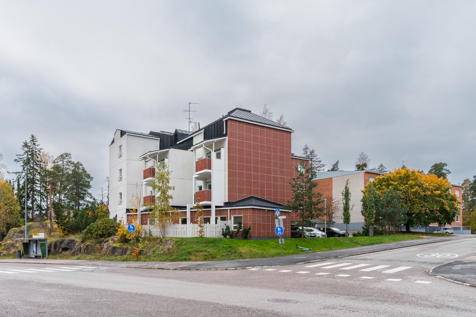 Etuniementie 2, Matinkylä, Espoo