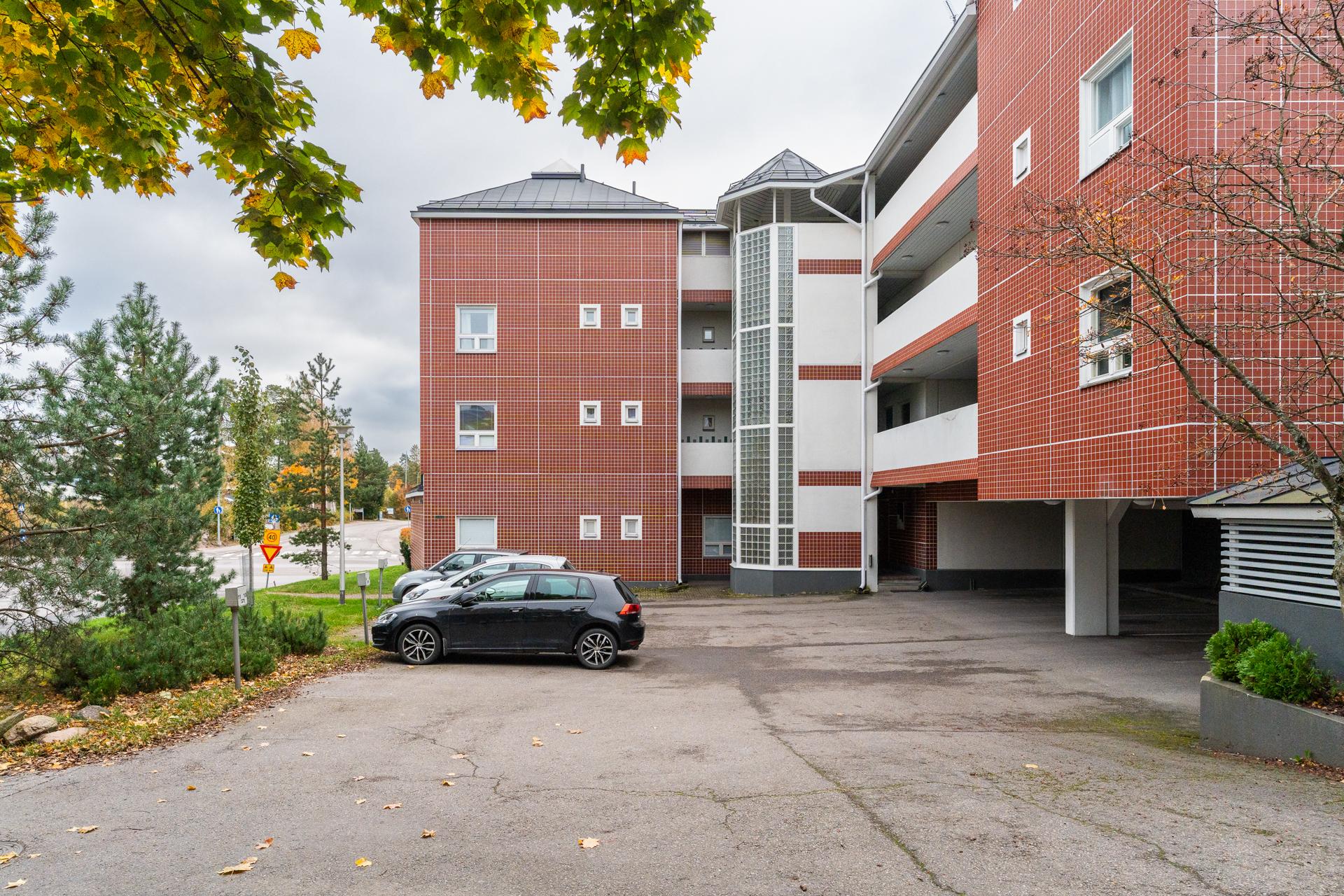 Etuniementie 2, Matinkylä, Espoo