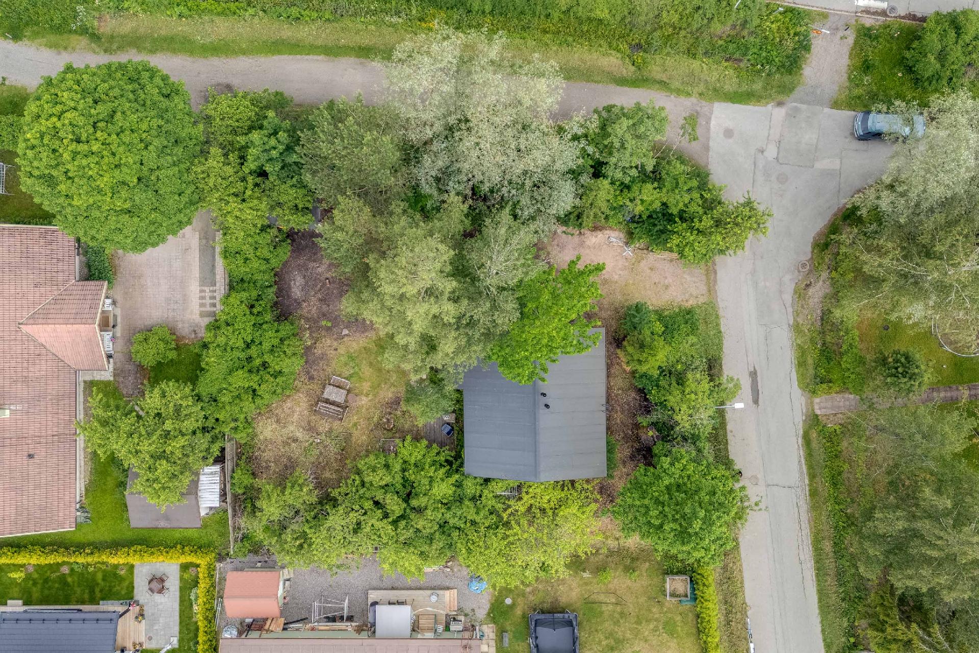 Sihteerintie 16, Torpparinmäki, Helsinki