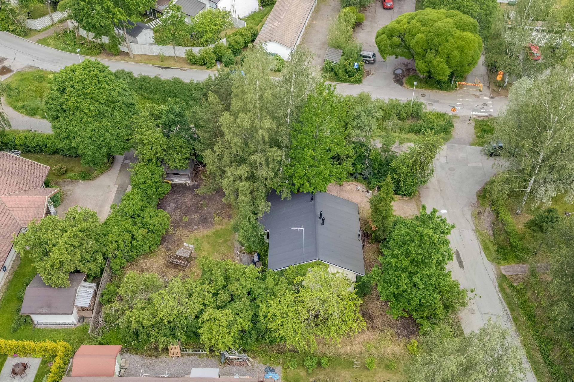 Sihteerintie 16, Torpparinmäki, Helsinki