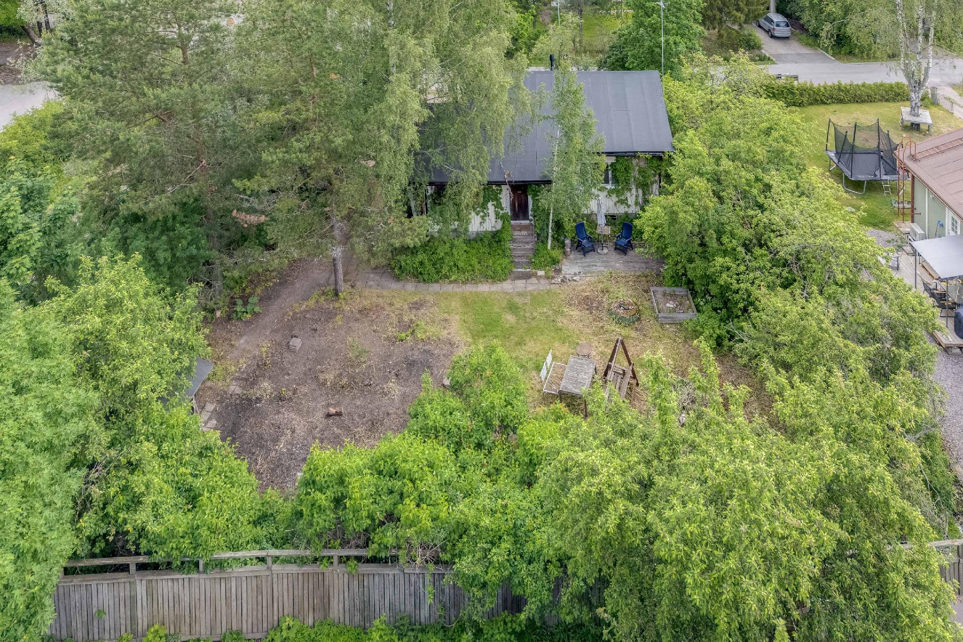 Sihteerintie 16, Torpparinmäki, Helsinki