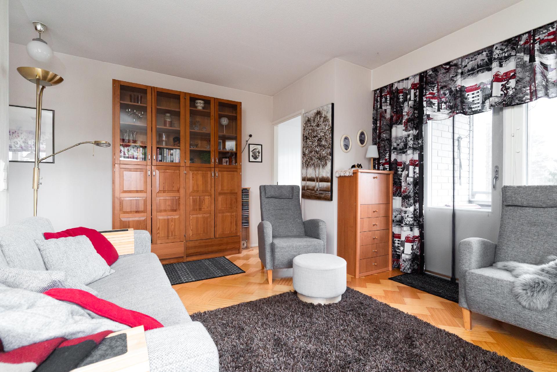 Olohuoneesta käynti parvekkeelle