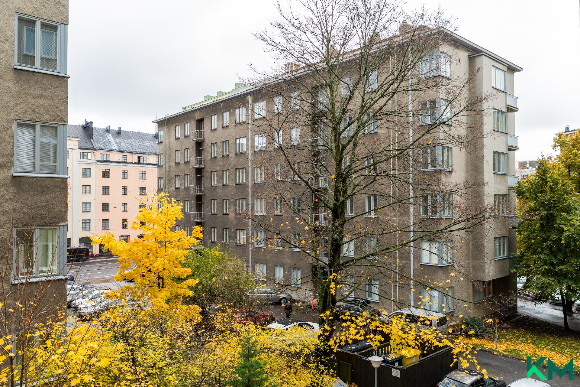 Näkymä pihan puolelle