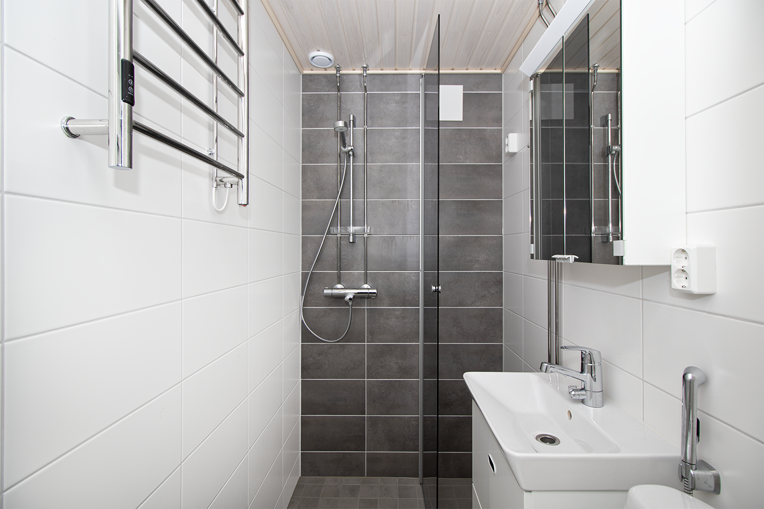 remontoitu kylpyhuone