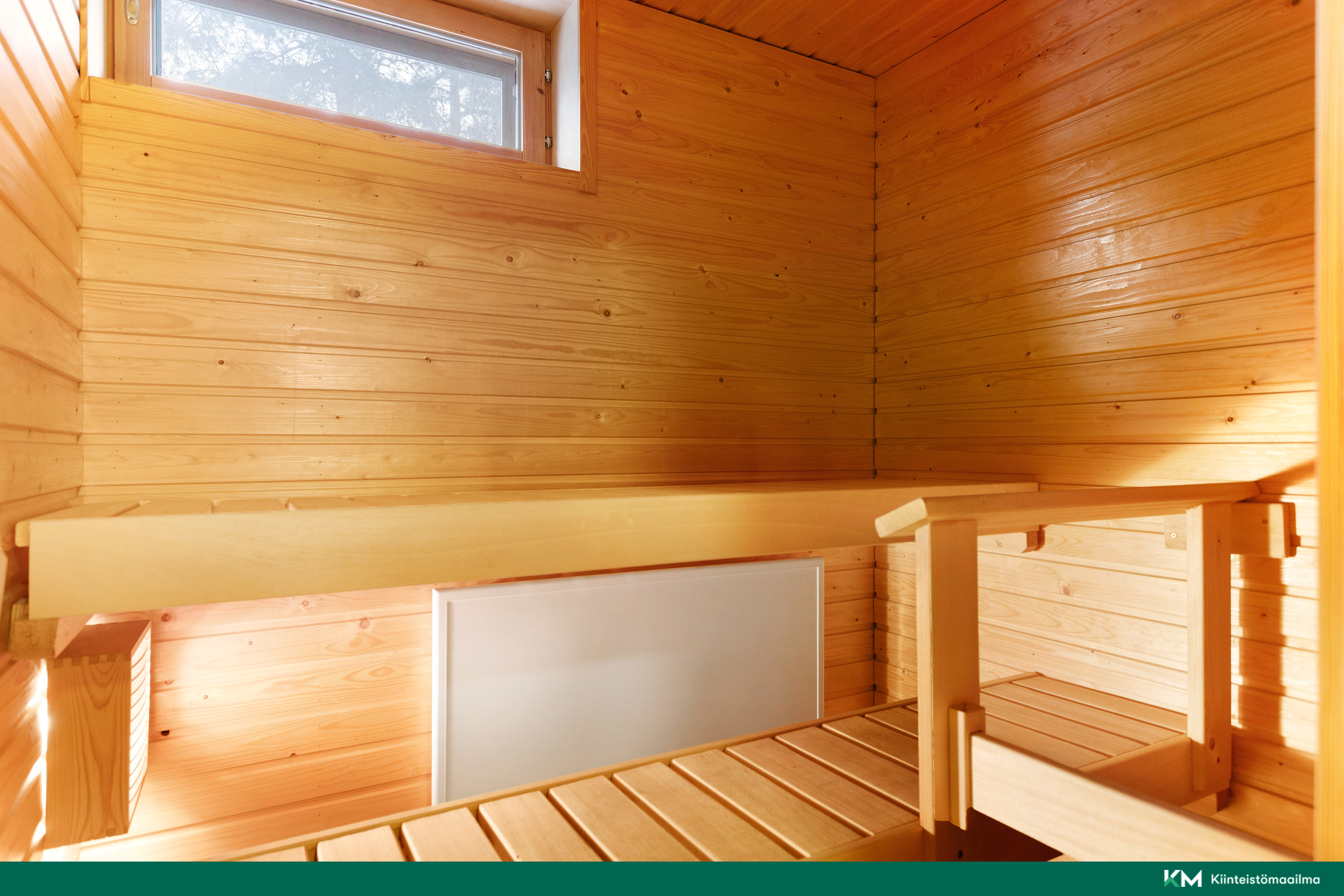 Sauna, jossa ikkuna