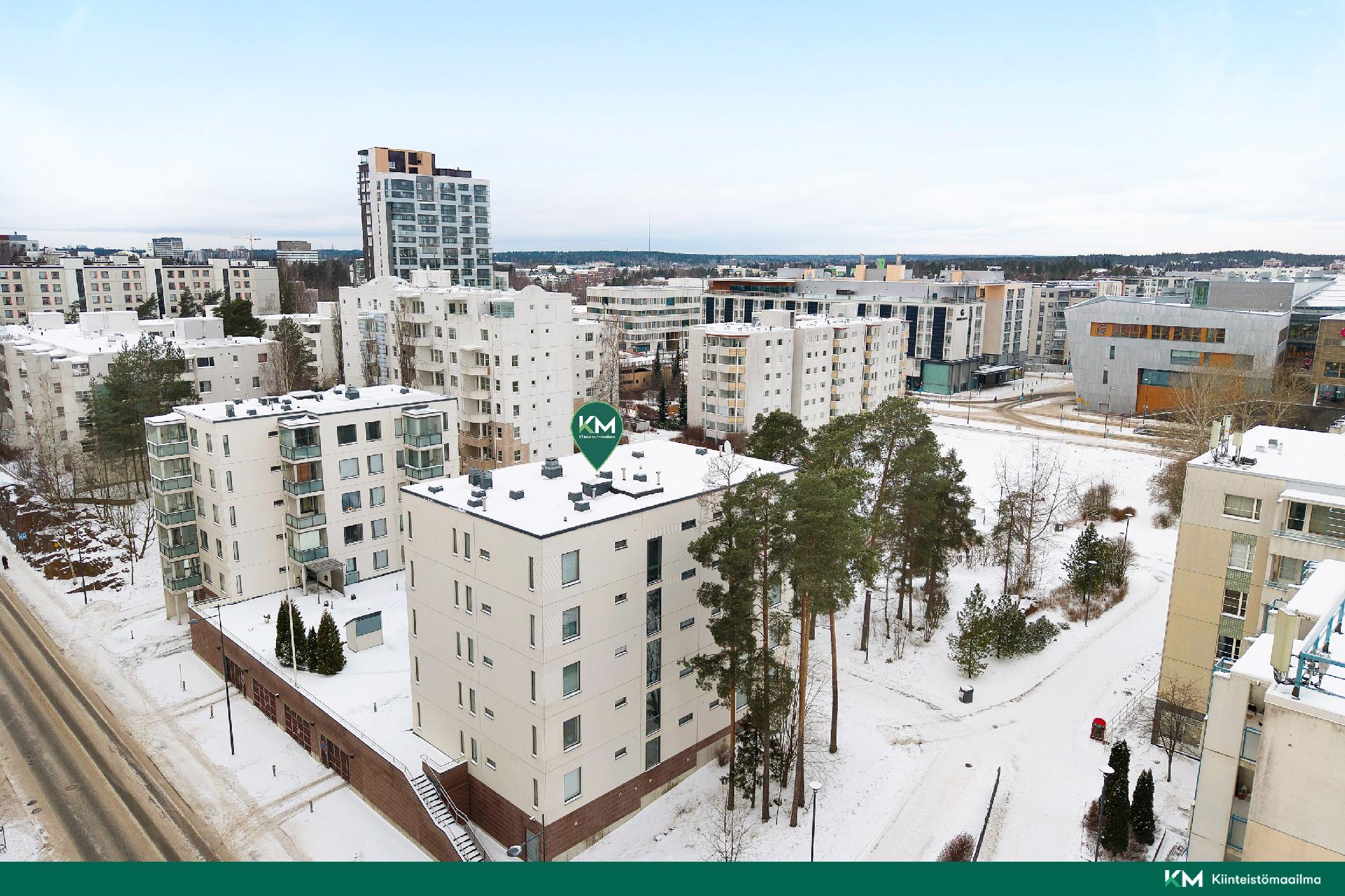 Lähikauppa tien toisella puolella
