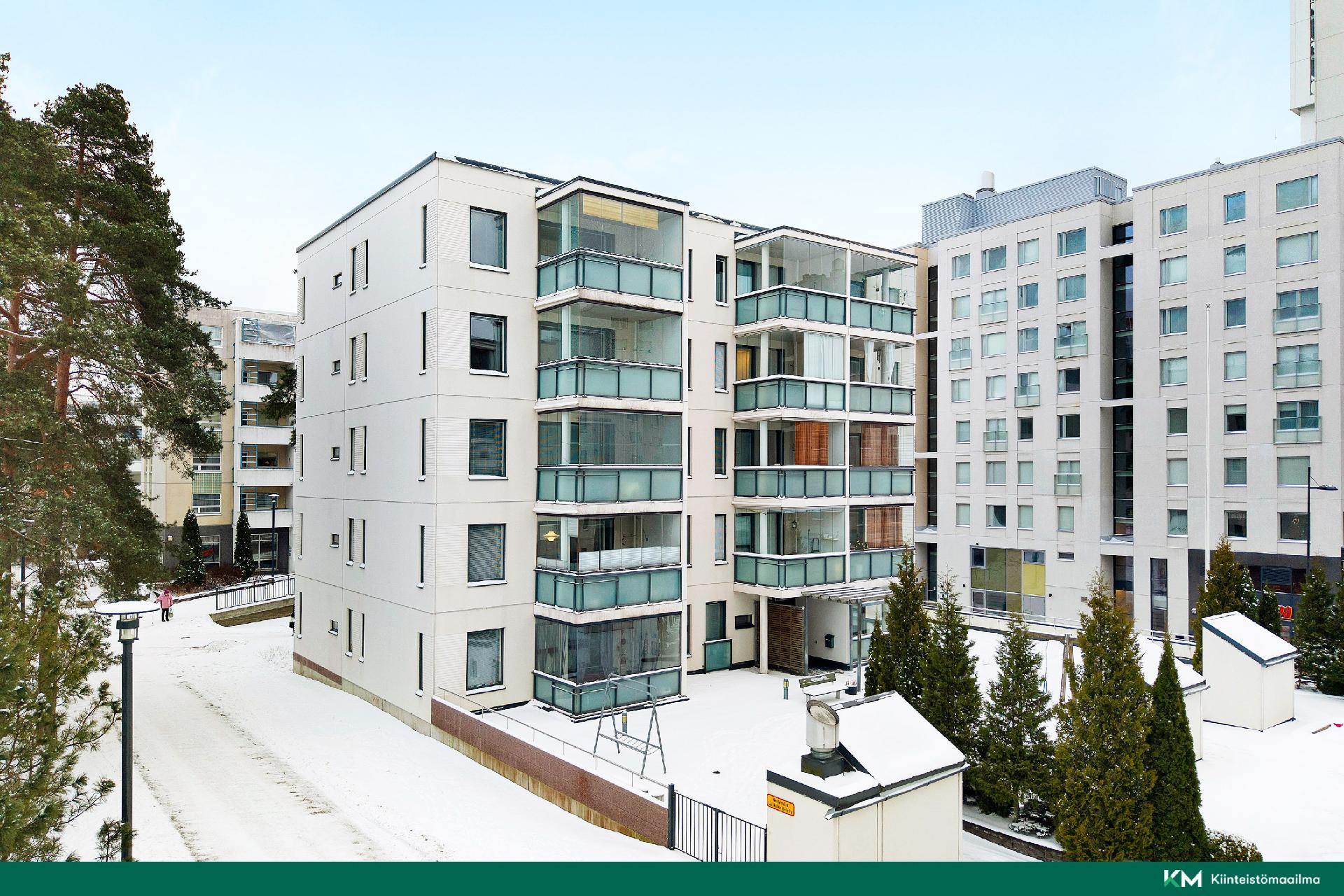 Julkisivu ja sisäpiha