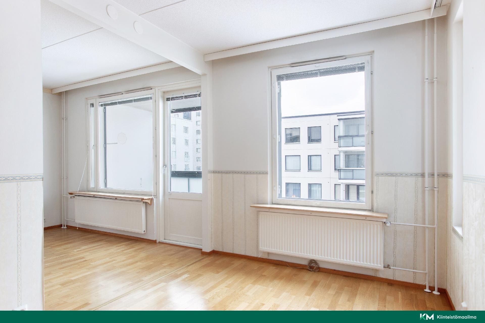 Olohuoneen ikkunat länteen