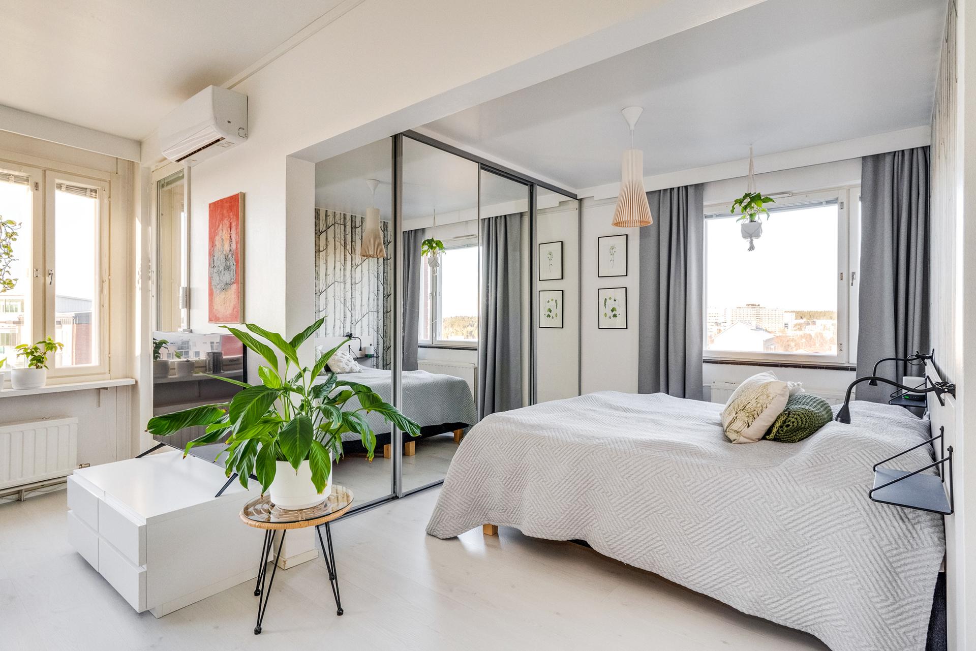 Olohuoneeseen avautuva makuuhuone